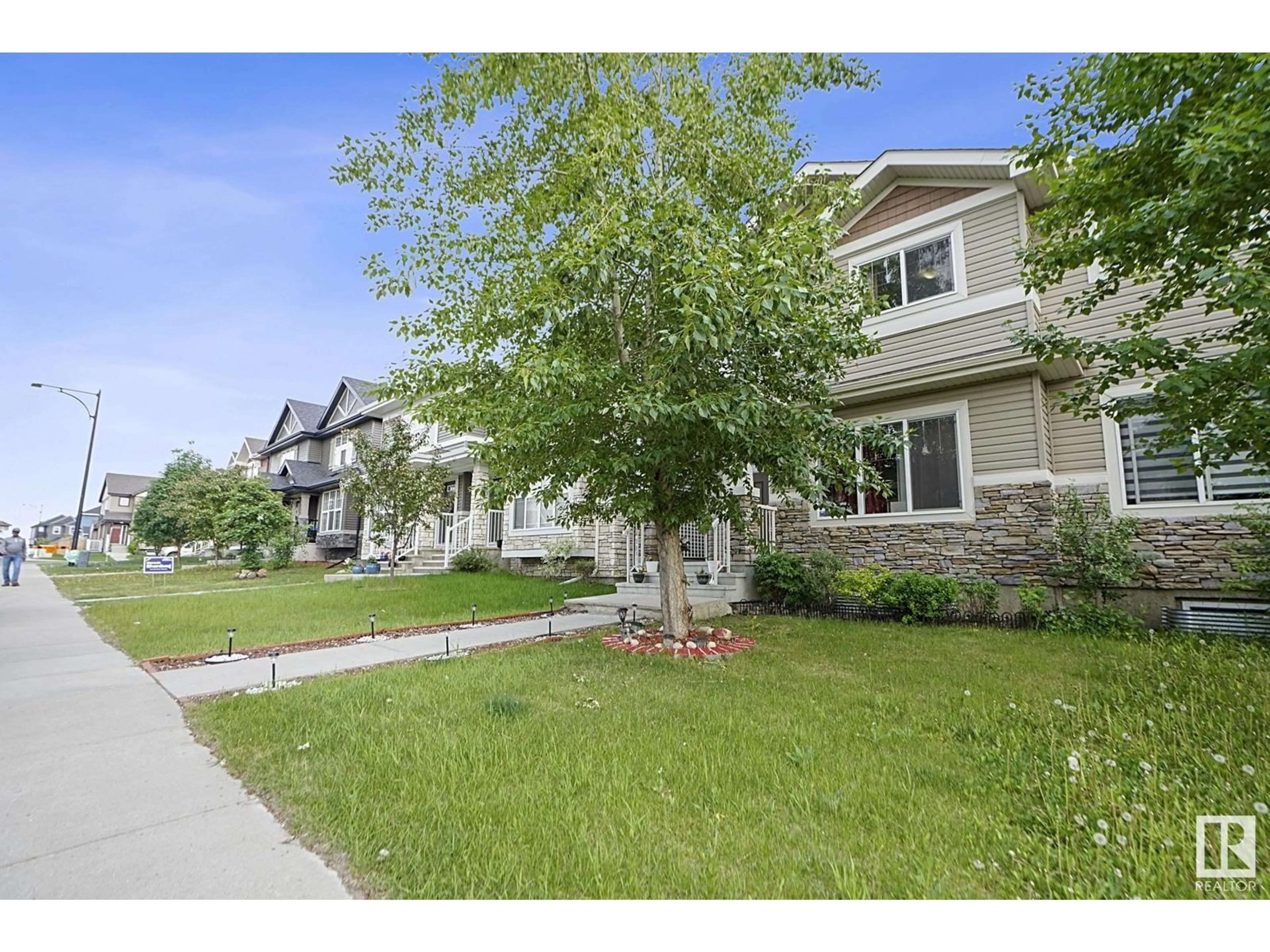 A pic from outside/outdoor area/front of a property/back of a property/a pic from drone, street for 5215 20AVE SW, Edmonton Alberta T6X1V6
