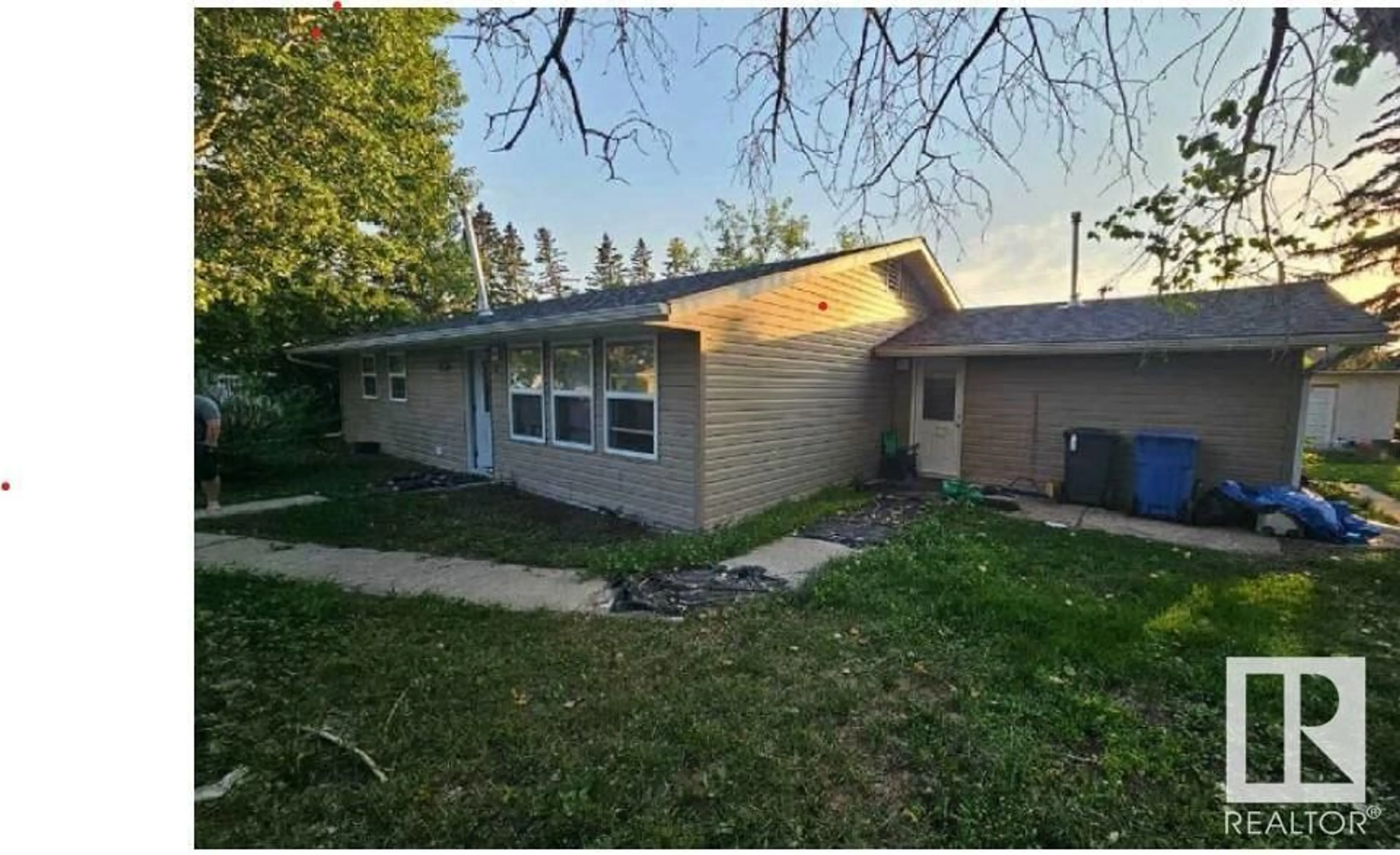 A pic from outside/outdoor area/front of a property/back of a property/a pic from drone, building for 9 - 320 7 AV, Three Hills Alberta T0M2A0