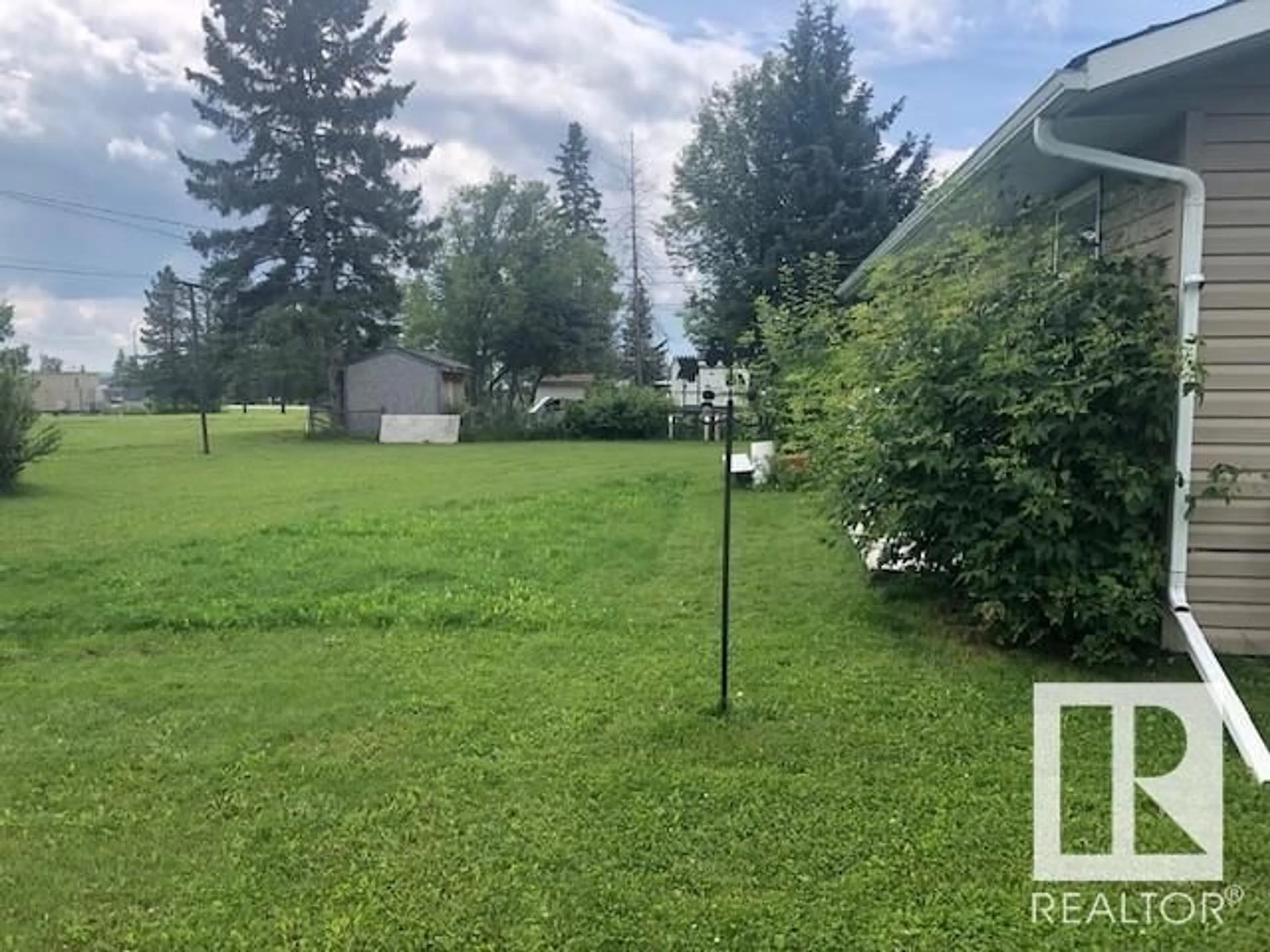 A pic from outside/outdoor area/front of a property/back of a property/a pic from drone, unknown for 29 320 7 AV, Three Hills Alberta T0M2A0