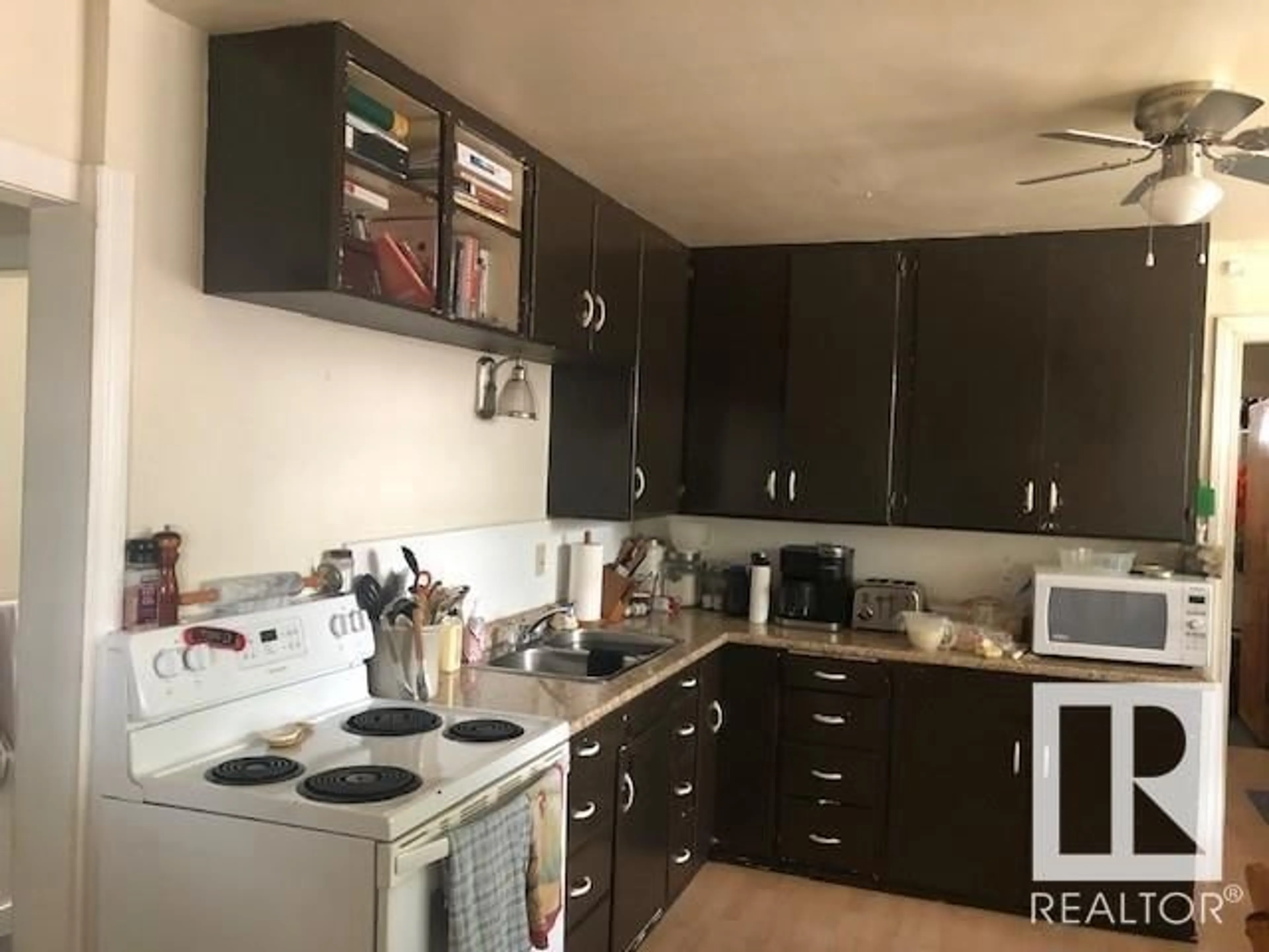 Standard kitchen, unknown for 29 320 7 AV, Three Hills Alberta T0M2A0