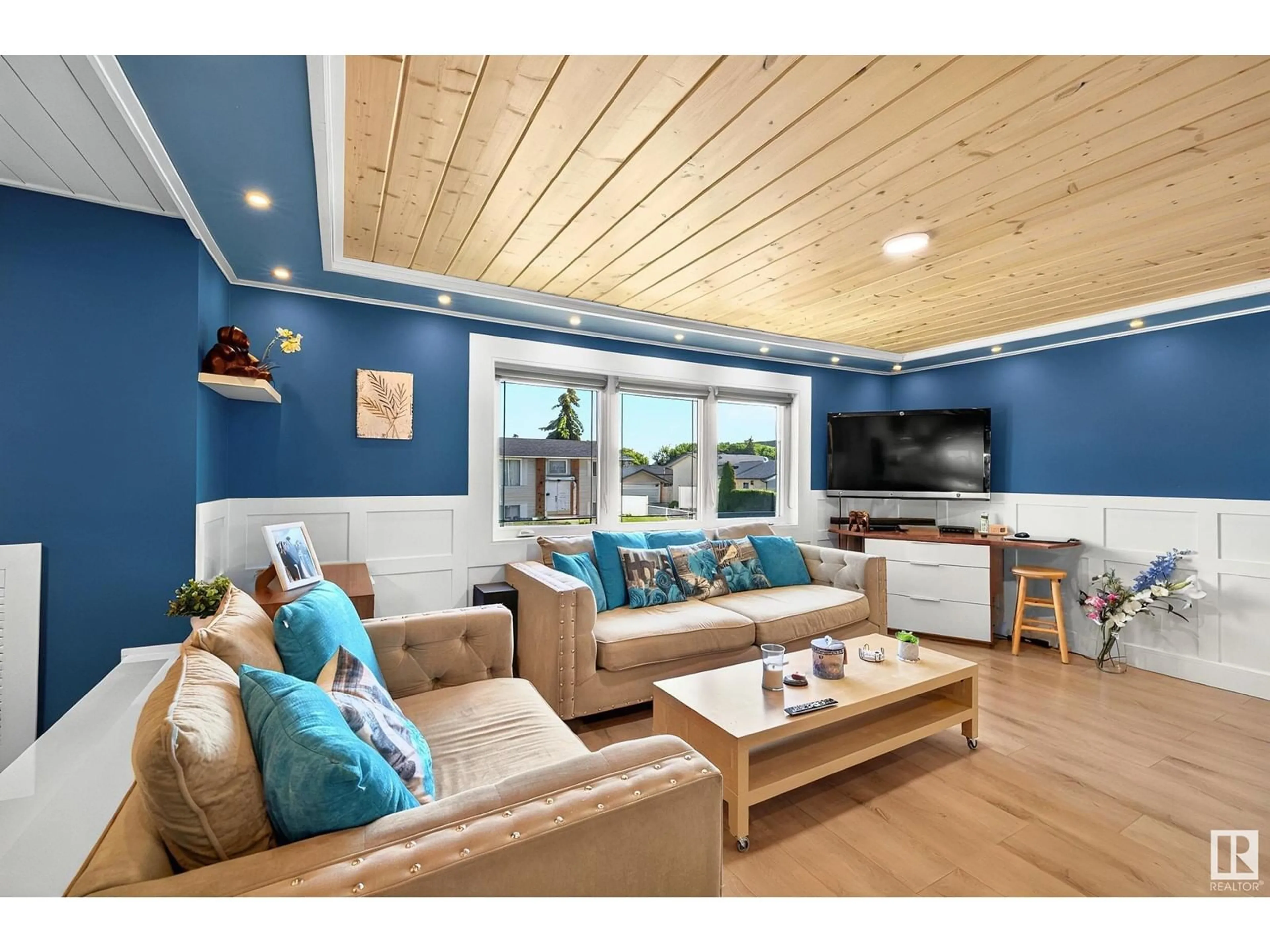 Living room with furniture, wood/laminate floor for NW - 11423 144 AV, Edmonton Alberta T5X1L7