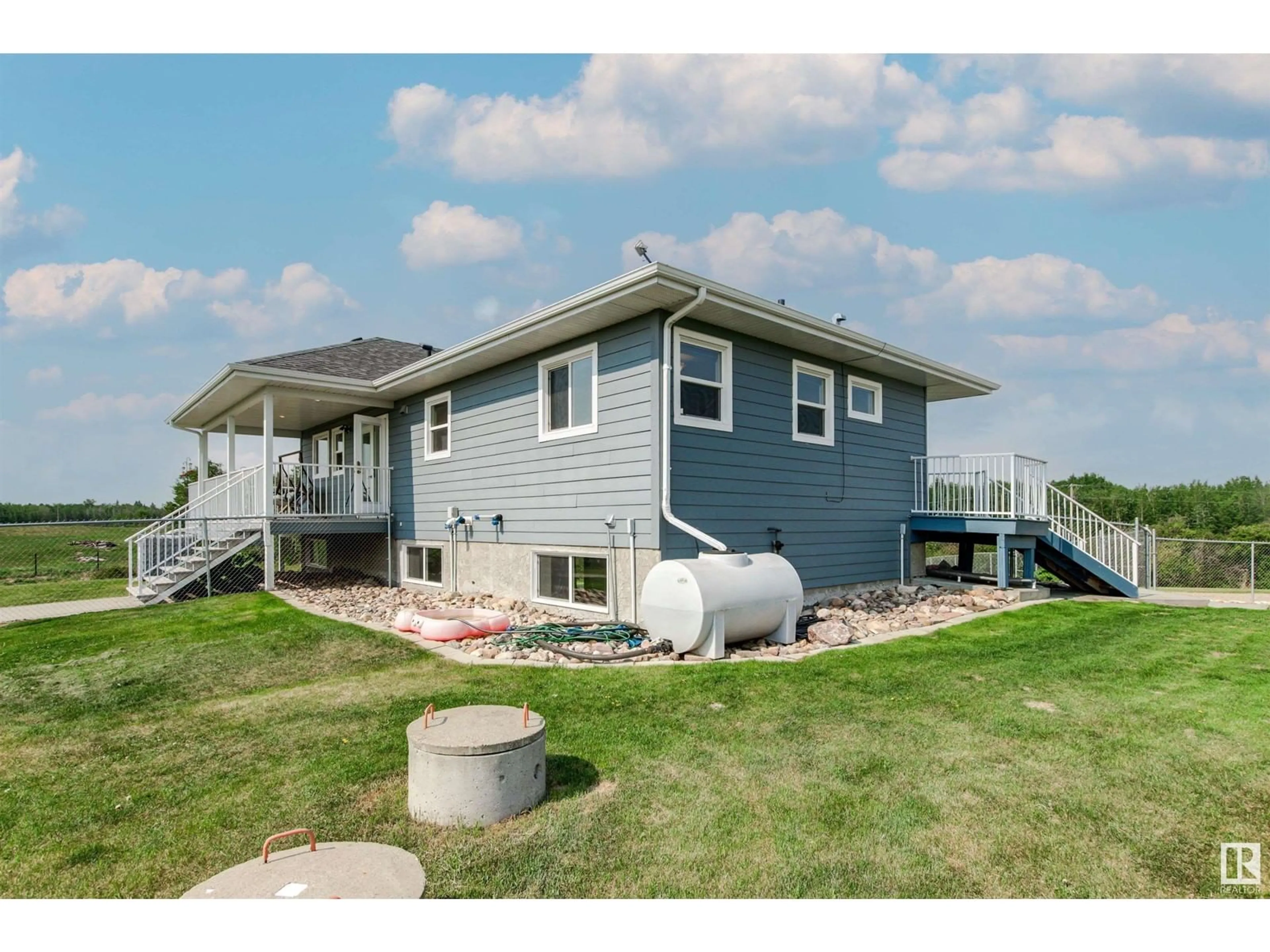 Home with vinyl exterior material, water/lake/river/ocean view for 49447 RGE ROAD 232, Rural Leduc County Alberta T4X0Z9