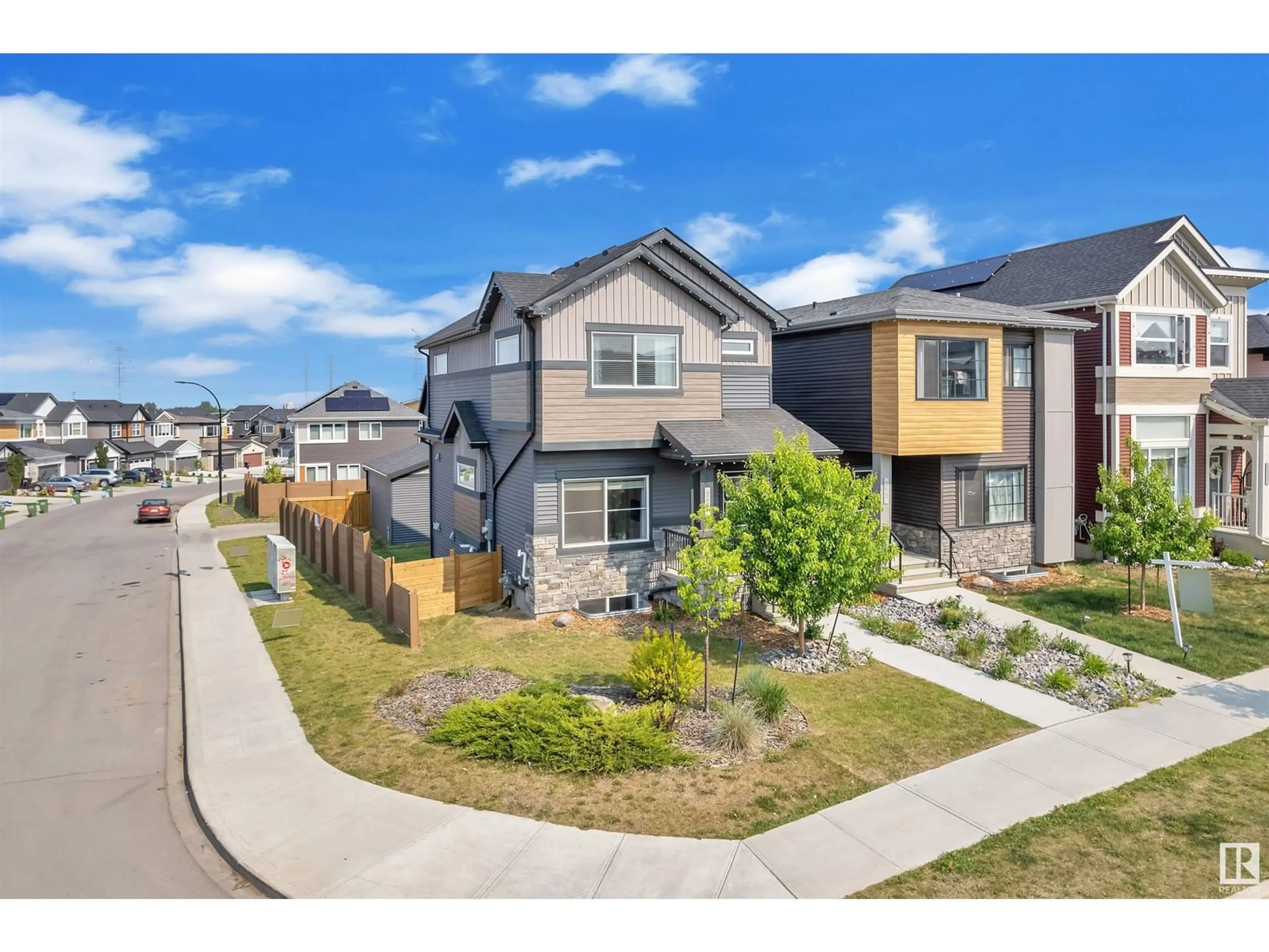 A pic from outside/outdoor area/front of a property/back of a property/a pic from drone, street for 268 CHARLESWORTH DR, Edmonton Alberta T6X2P4