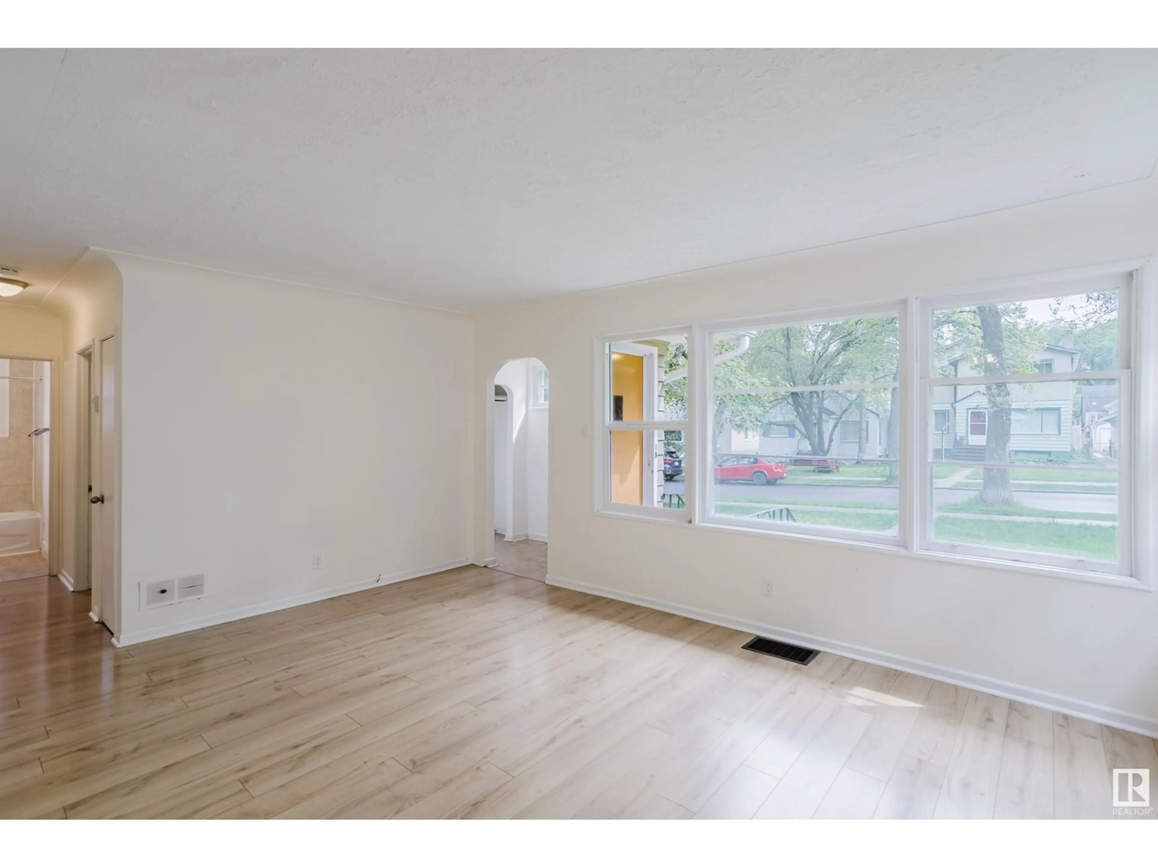 A pic of a room for 9808 85 AV NW, Edmonton Alberta T6E2J6