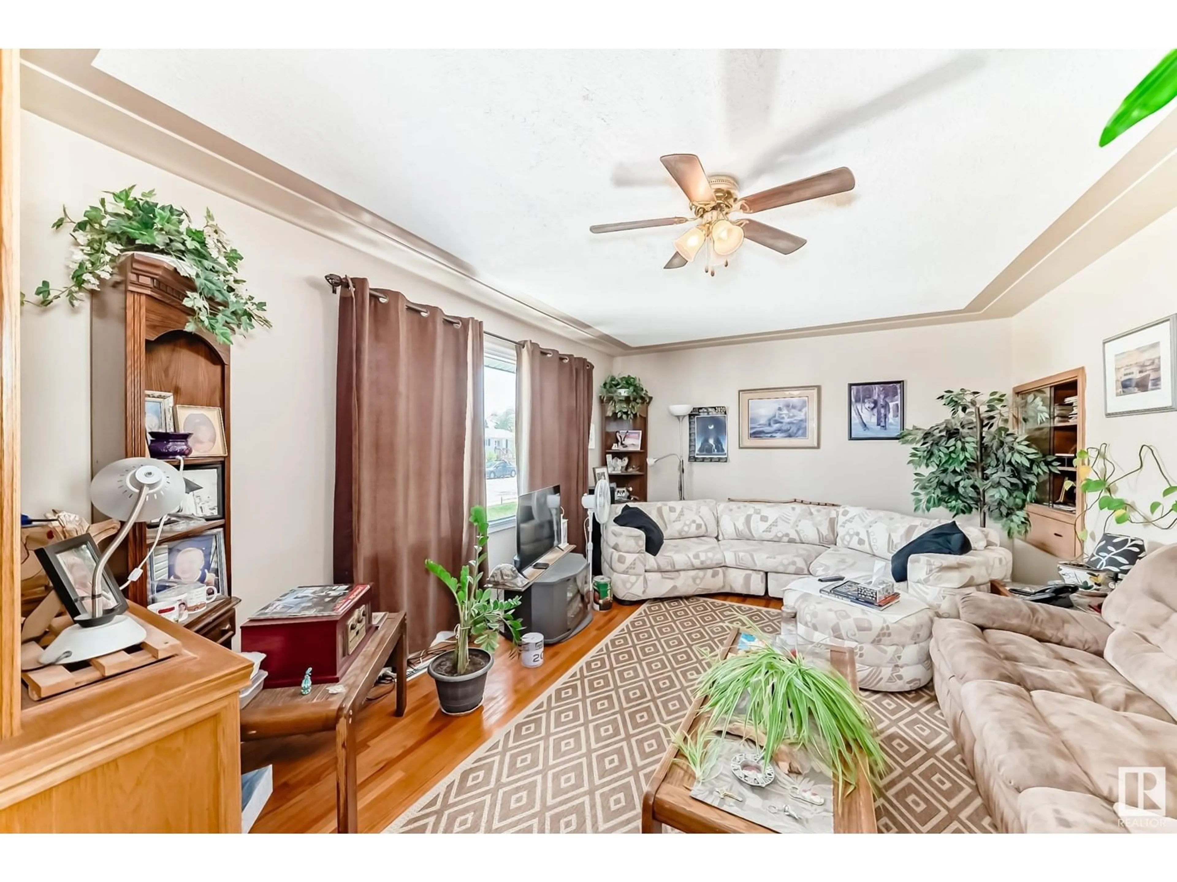 Living room with furniture, wood/laminate floor for NW - 9222 154 ST, Edmonton Alberta T5R1T5