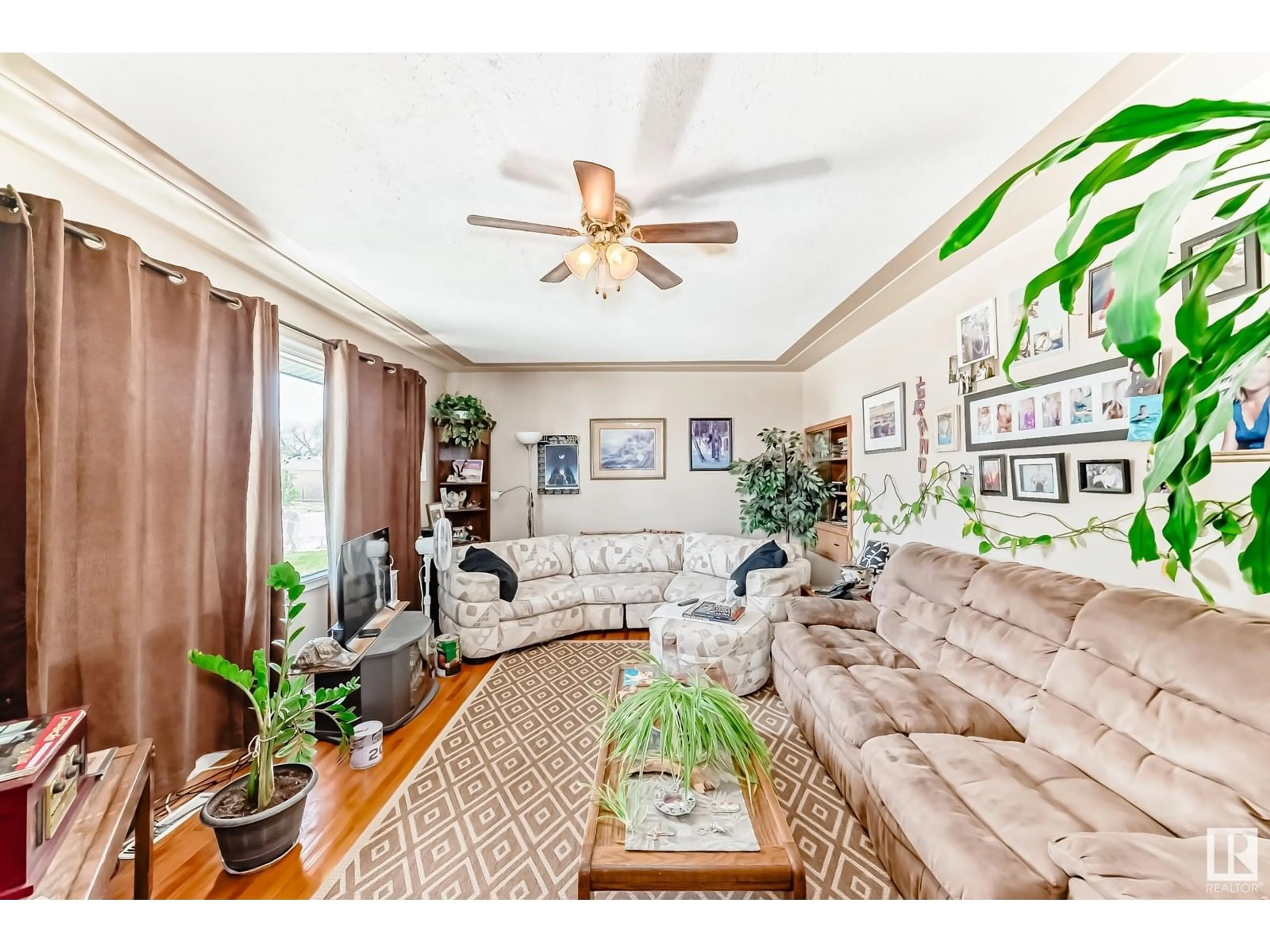 Living room with furniture, unknown for NW - 9222 154 ST, Edmonton Alberta T5R1T5
