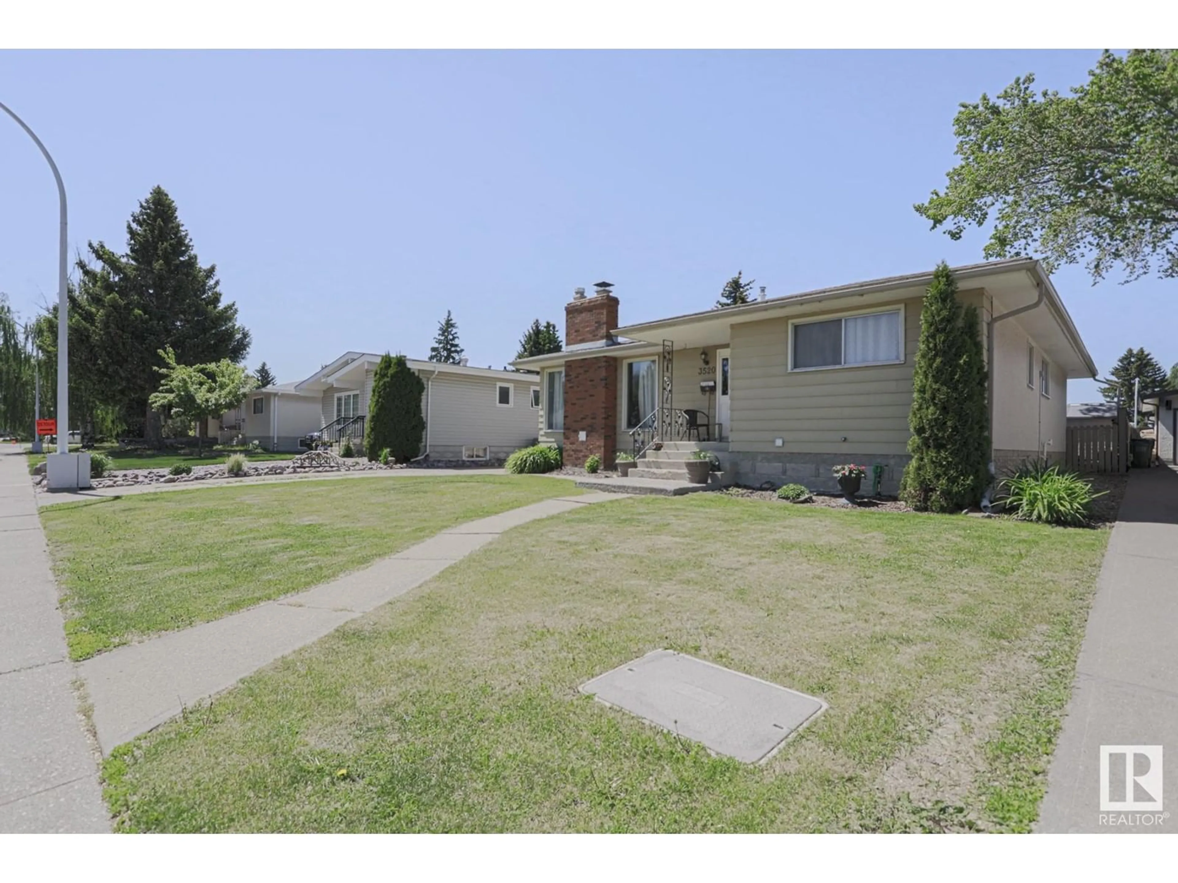A pic from outside/outdoor area/front of a property/back of a property/a pic from drone, street for NW - 3520 105B ST, Edmonton Alberta T6J2L1