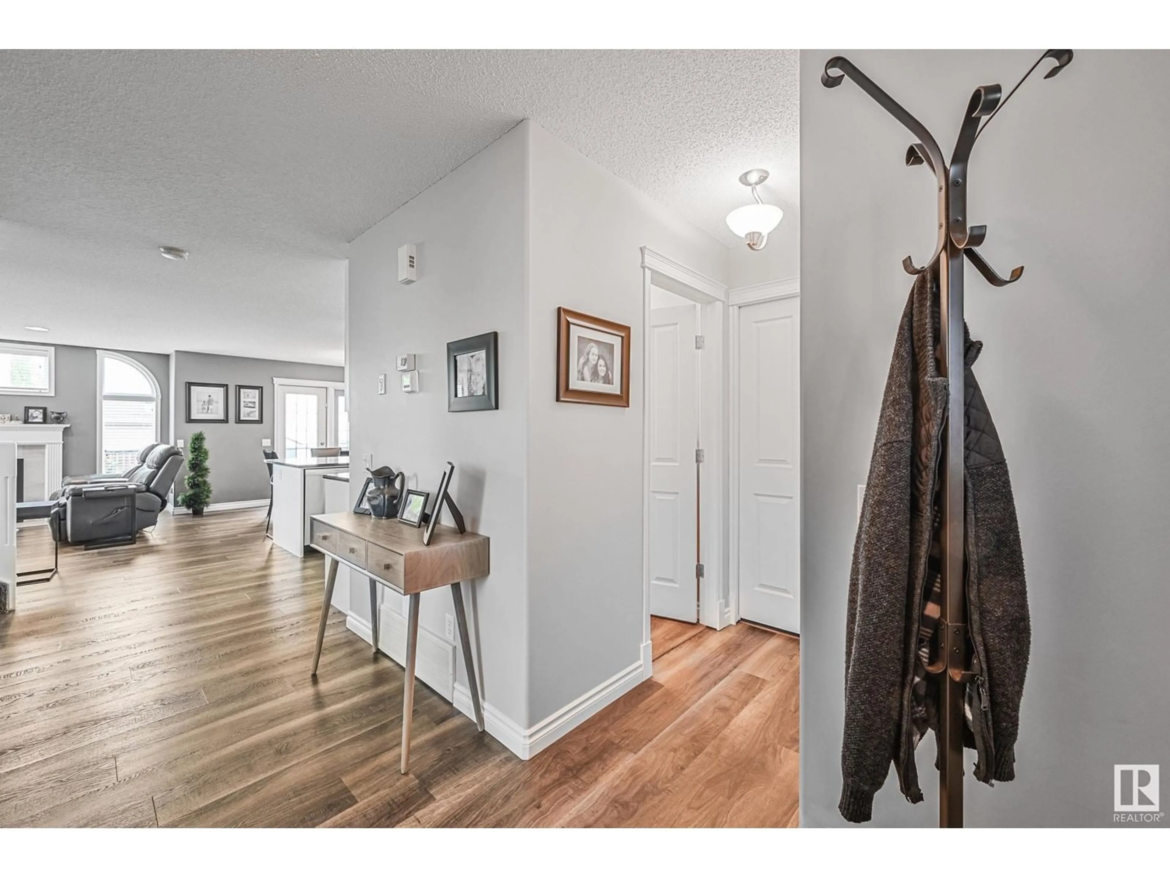Indoor entryway for 200 FOXTAIL WY, Sherwood Park Alberta T8A2H4