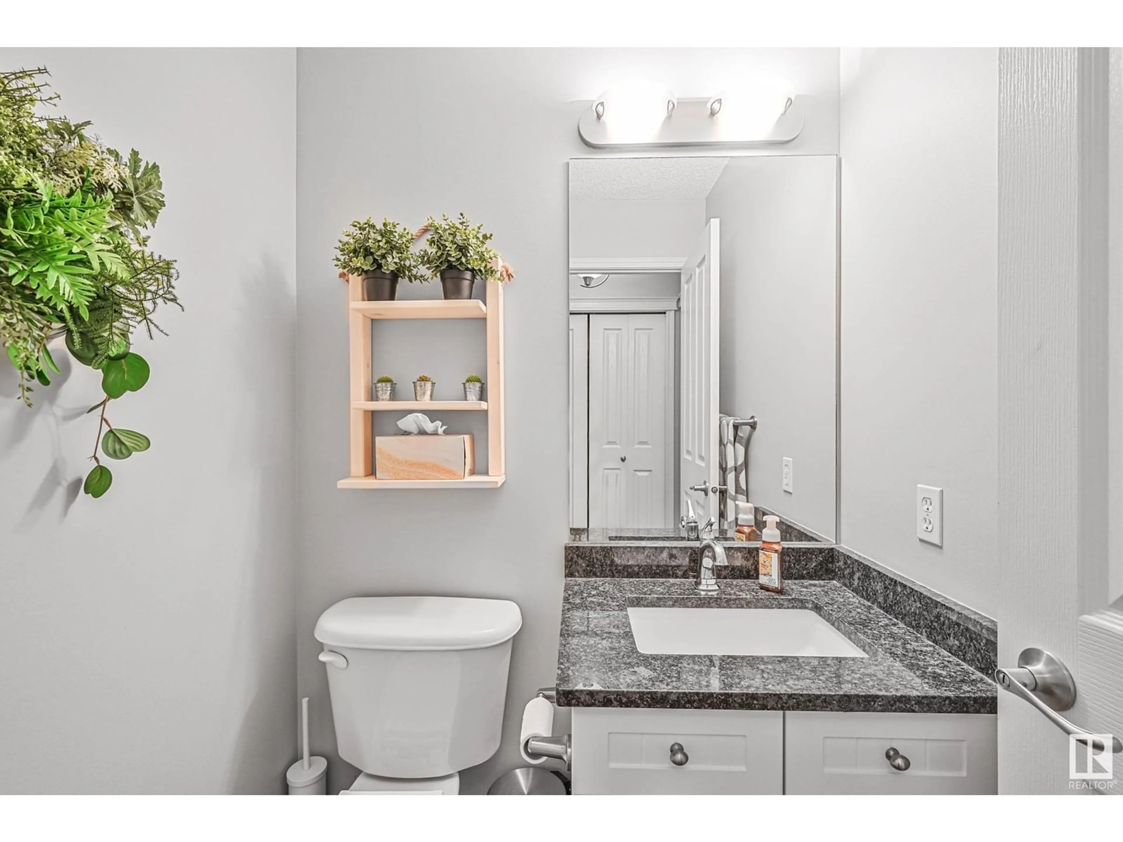 Standard bathroom, ceramic/tile floor for 200 FOXTAIL WY, Sherwood Park Alberta T8A2H4
