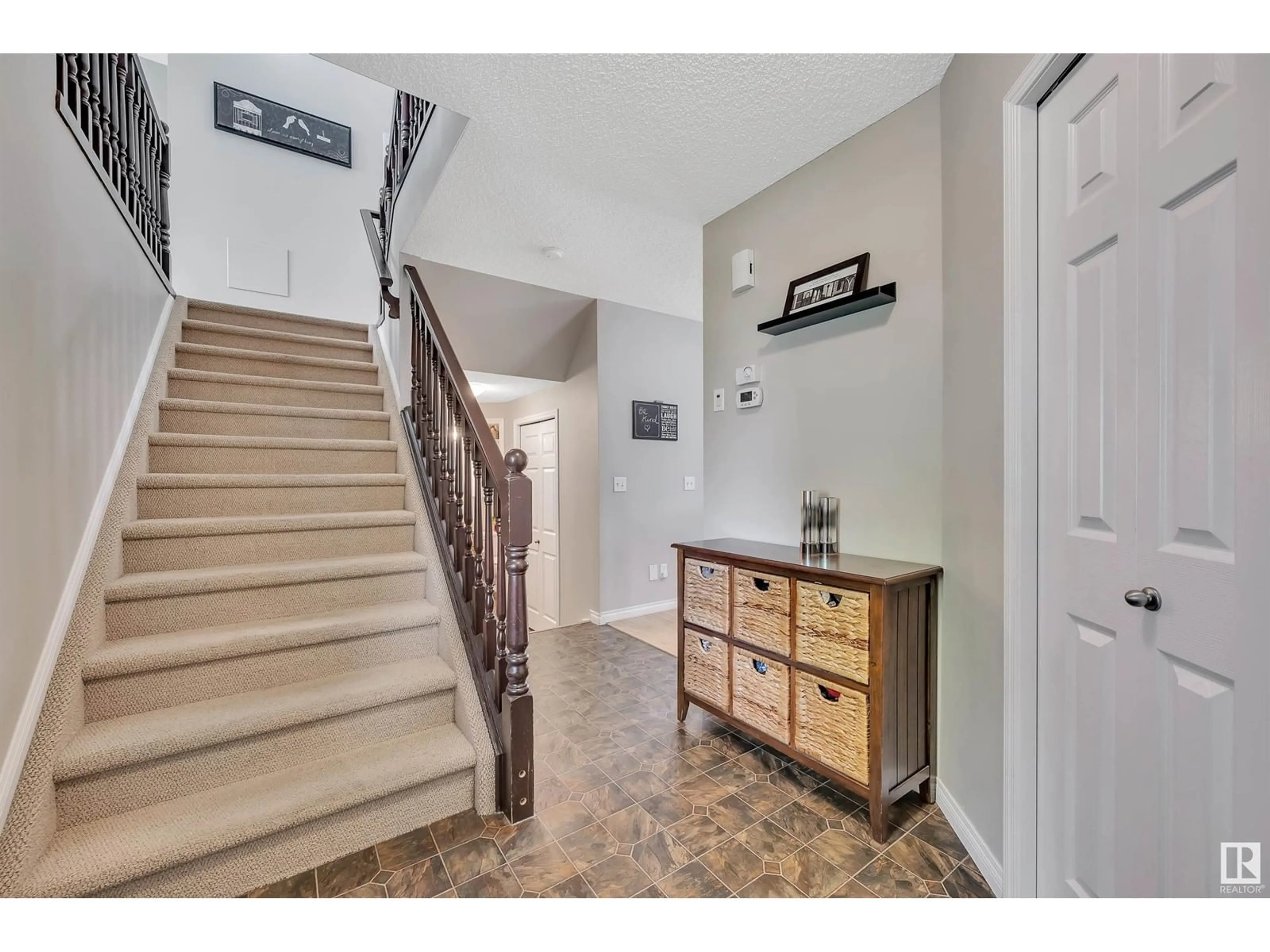 Indoor entryway for 276 FOXTAIL WY, Sherwood Park Alberta T8A3H6