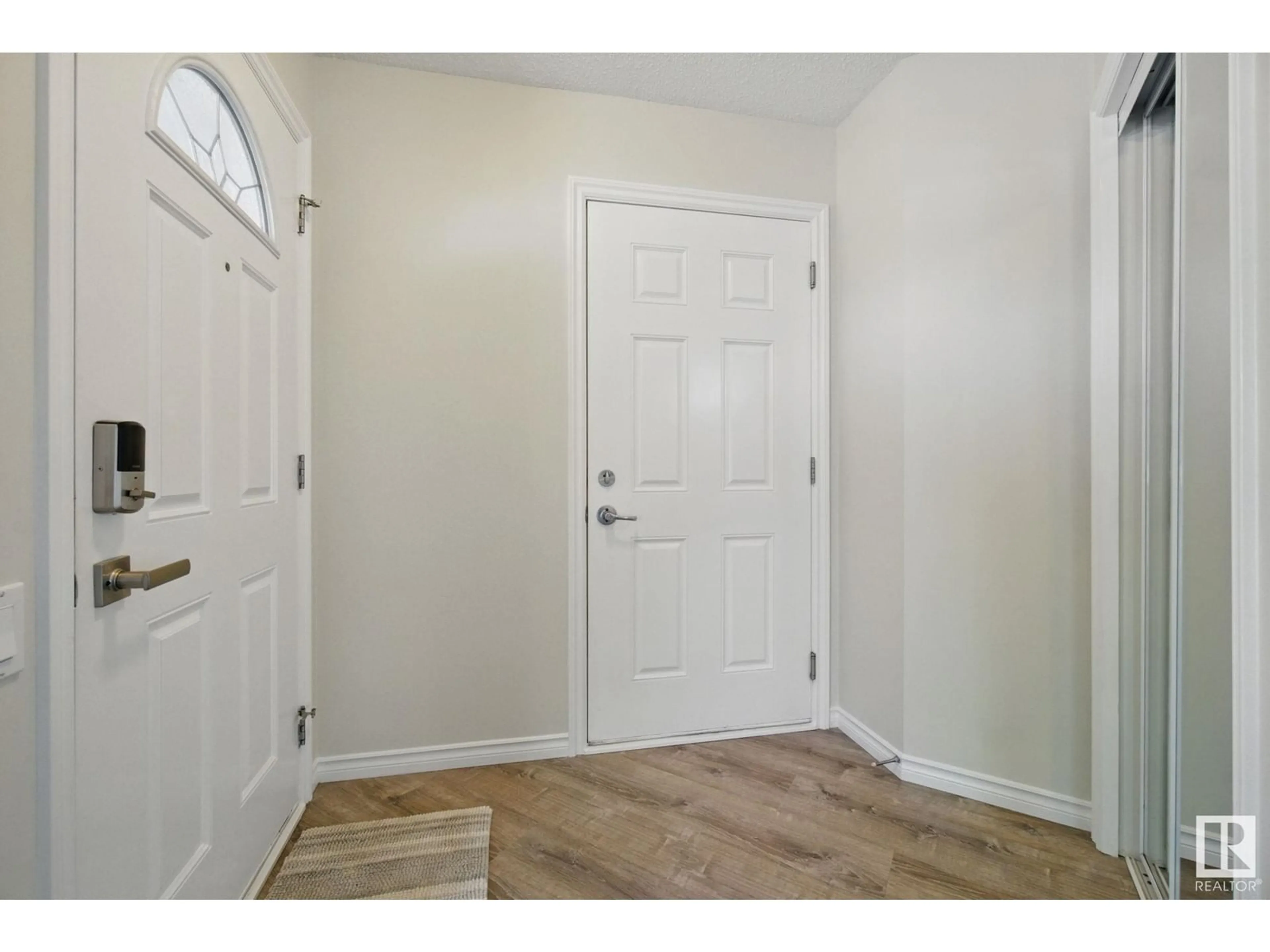 Indoor entryway for 20711 46 AV NW, Edmonton Alberta T6M0C2