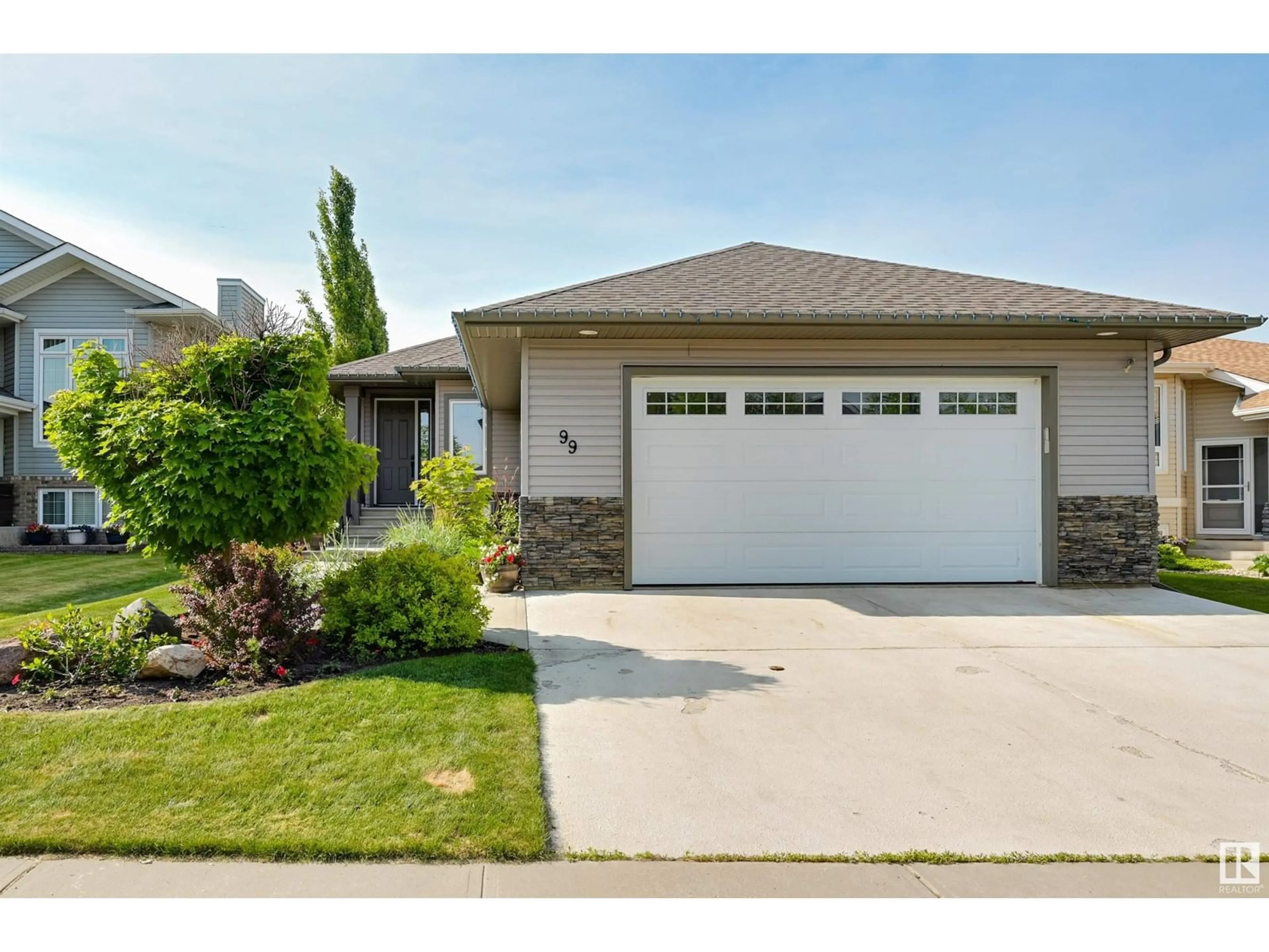 Home with vinyl exterior material, street for 99 WALTERS PL, Leduc Alberta T9E0G3