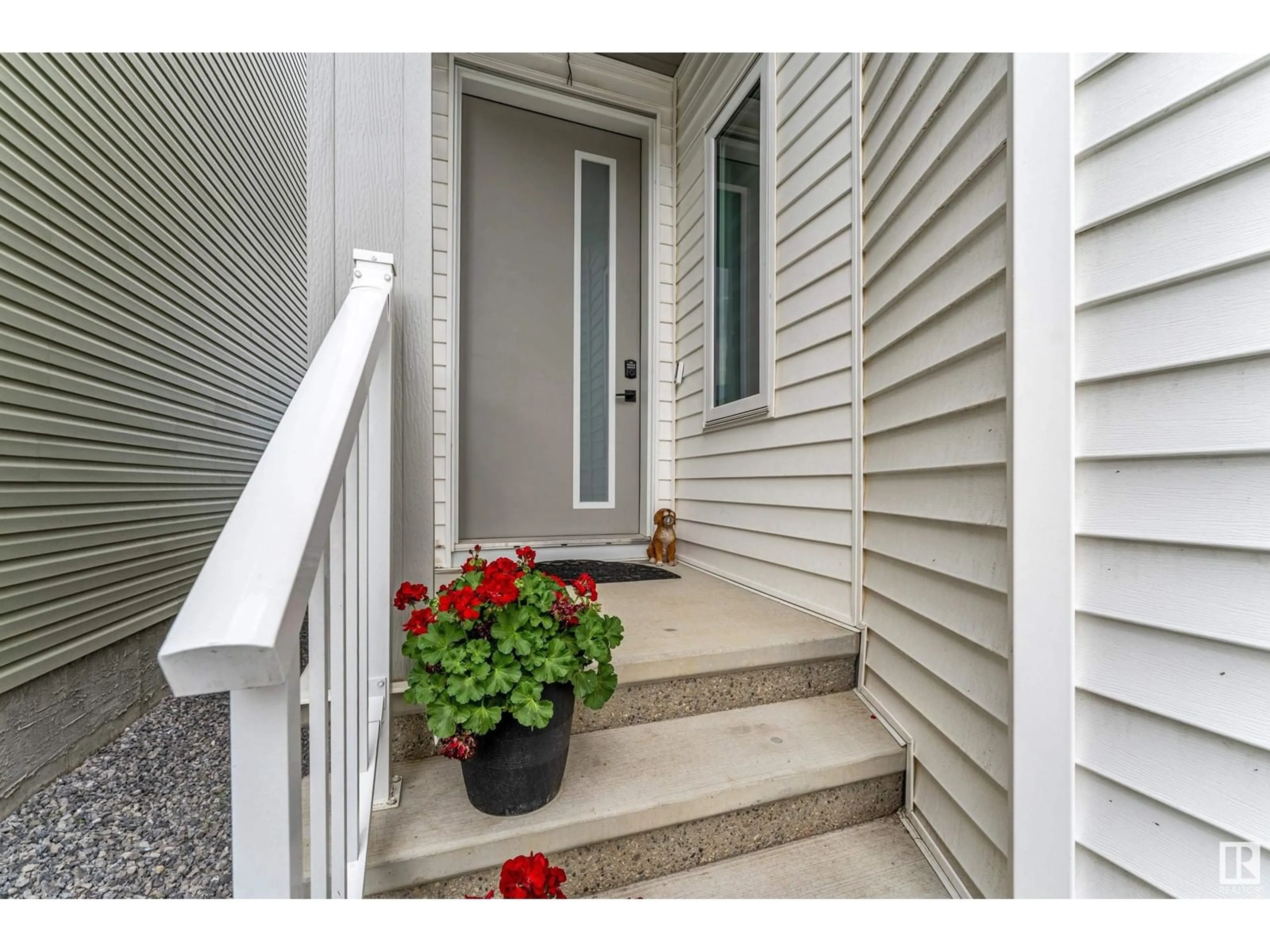 Indoor entryway for NW - 4816 177 AV, Edmonton Alberta T5Y3Y1