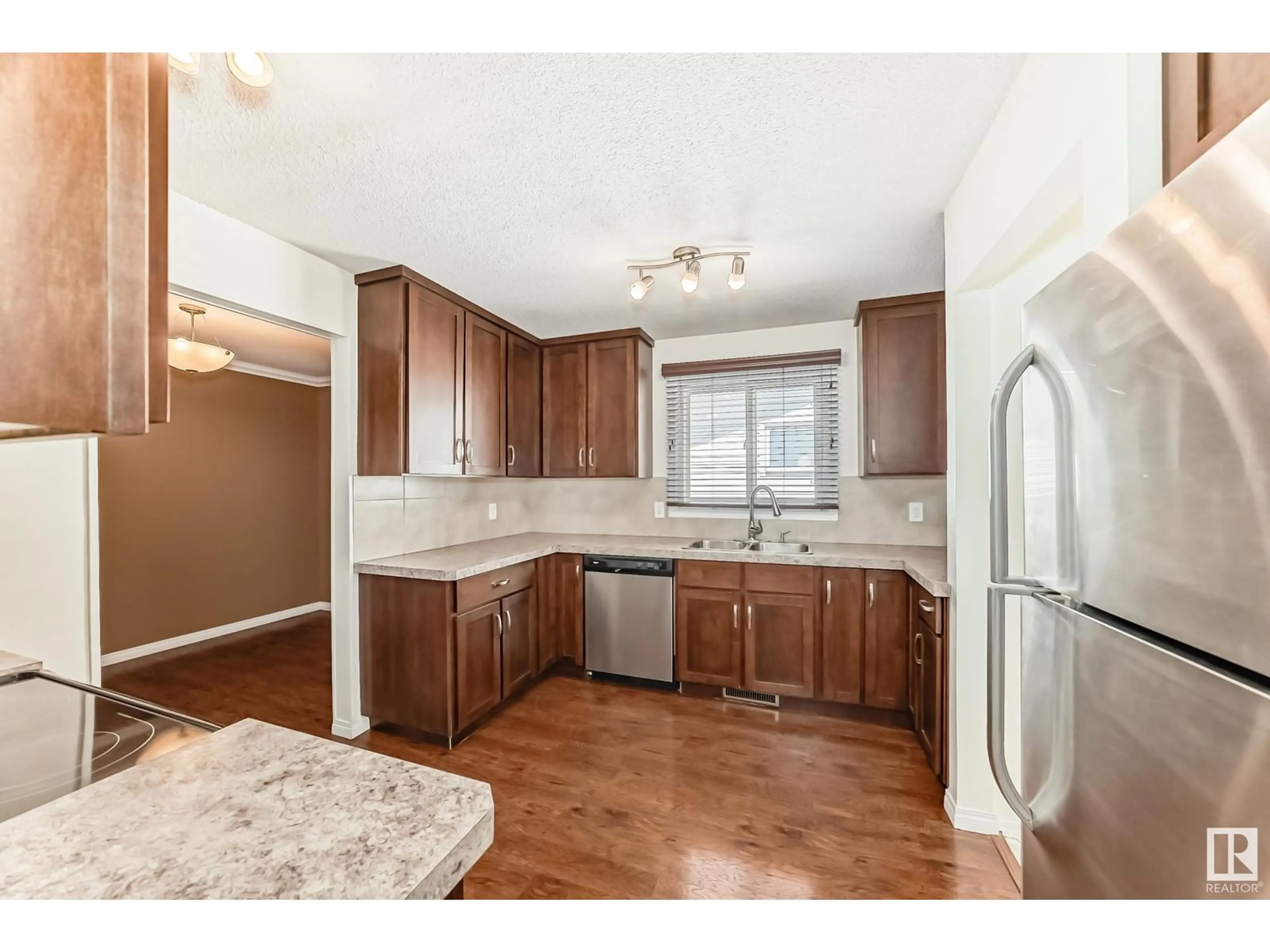 Standard kitchen, wood/laminate floor for 132 GEORGIAN WY, Sherwood Park Alberta T8A2W2