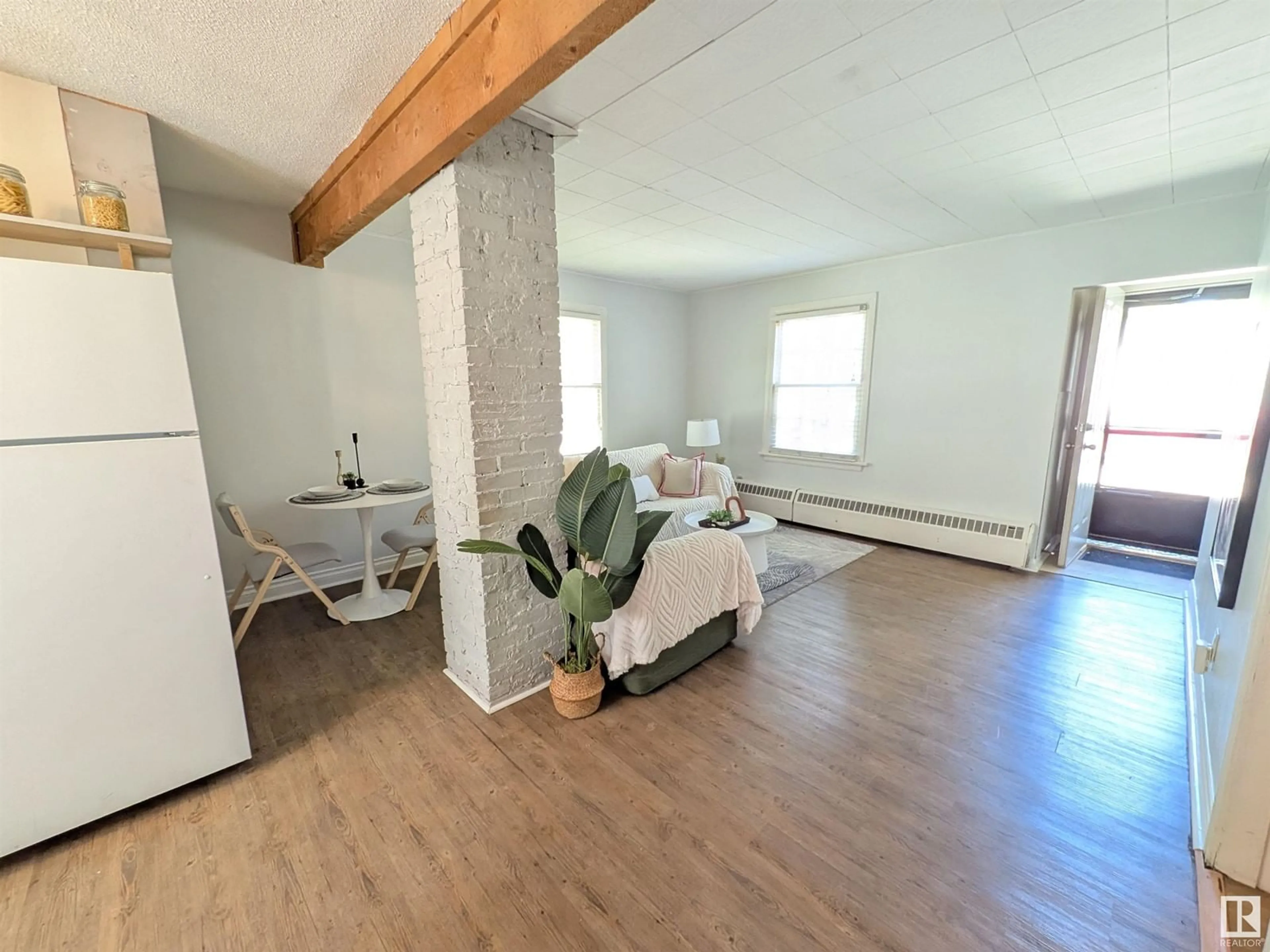 A pic of a room for 10633 76 AV, Edmonton Alberta T6E1L6