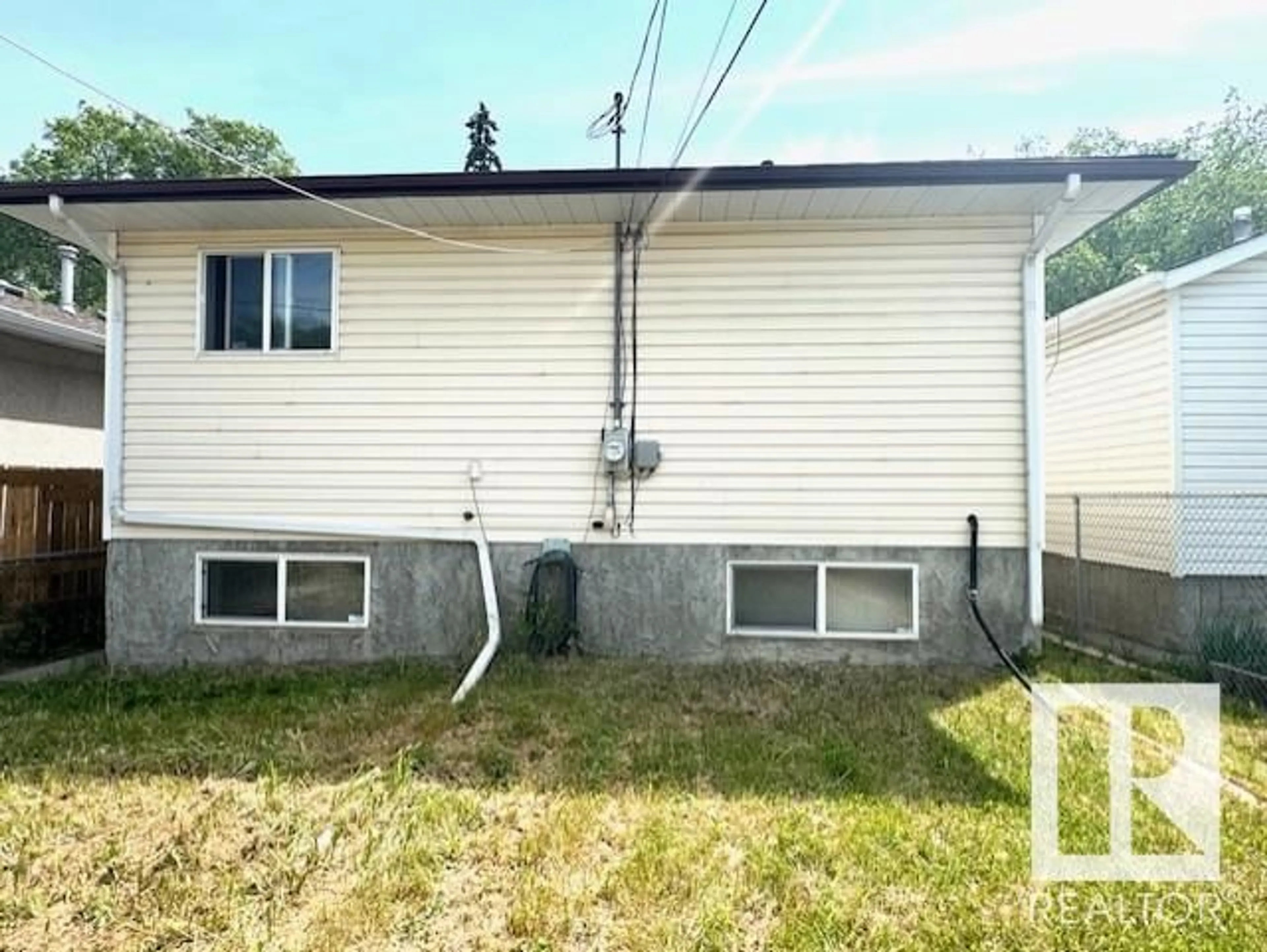 Shed for 11418 91 ST, Edmonton Alberta T5B4A5