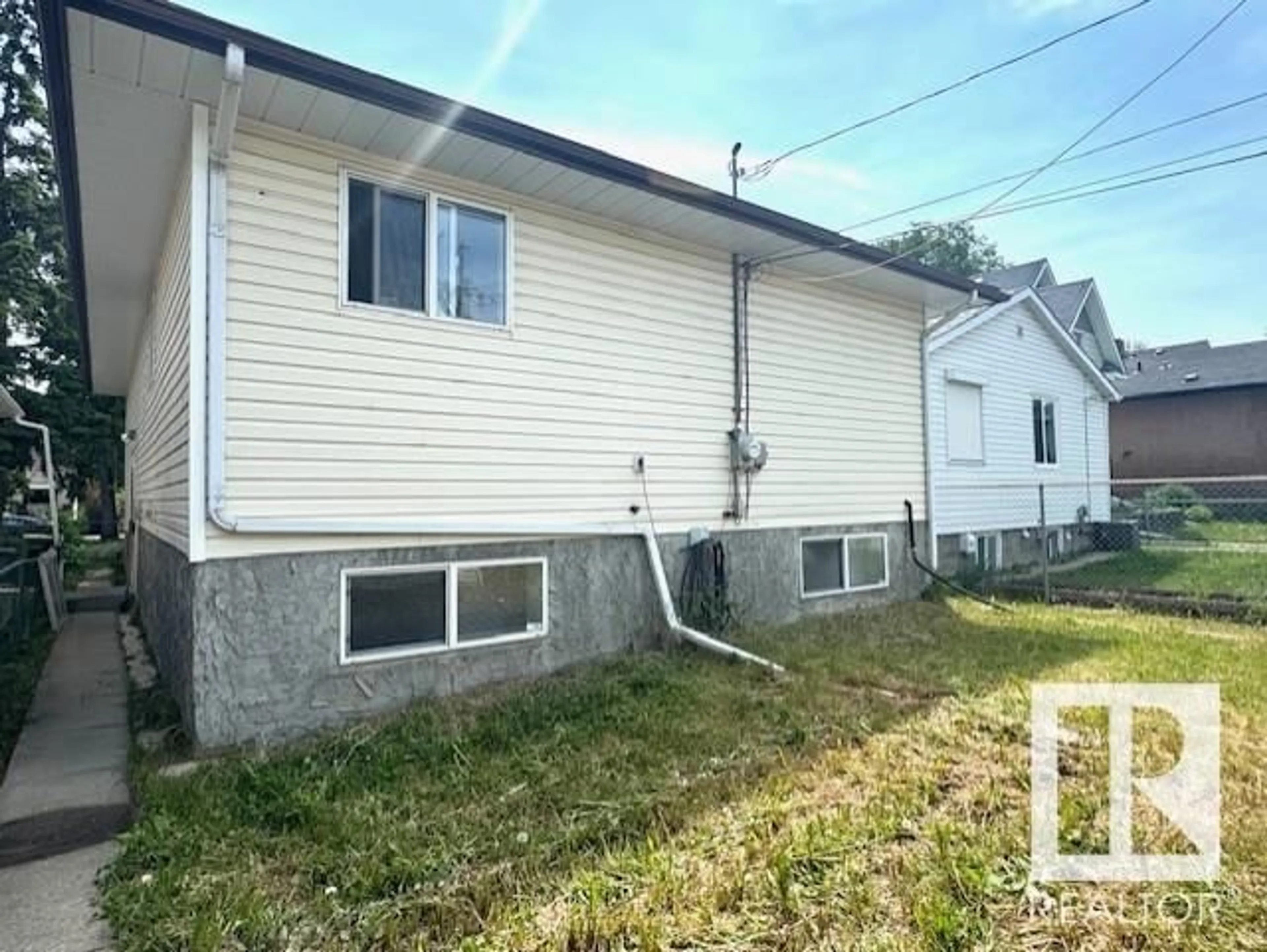 Home with vinyl exterior material, building for 11418 91 ST, Edmonton Alberta T5B4A5