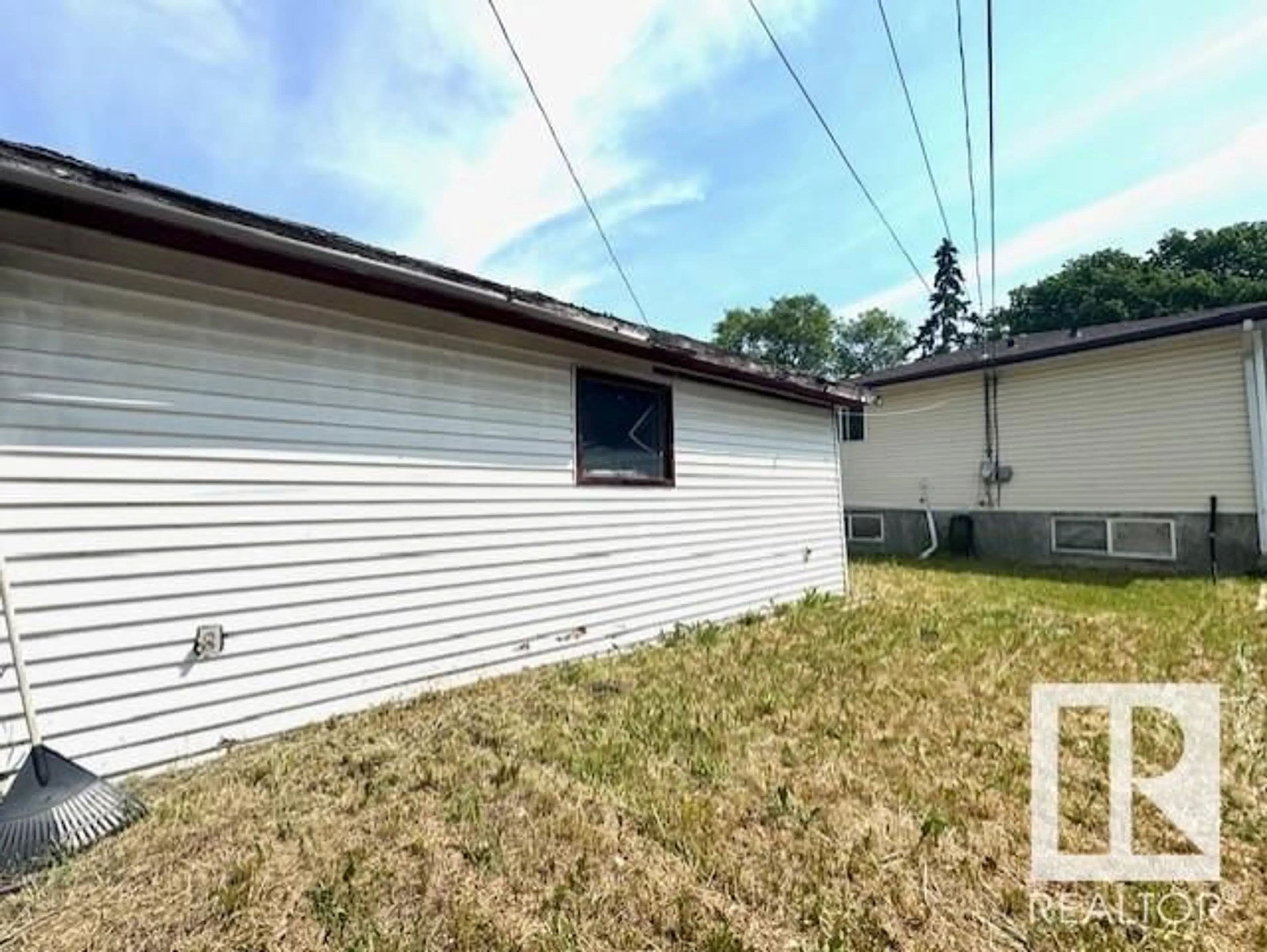 Shed for 11418 91 ST, Edmonton Alberta T5B4A5