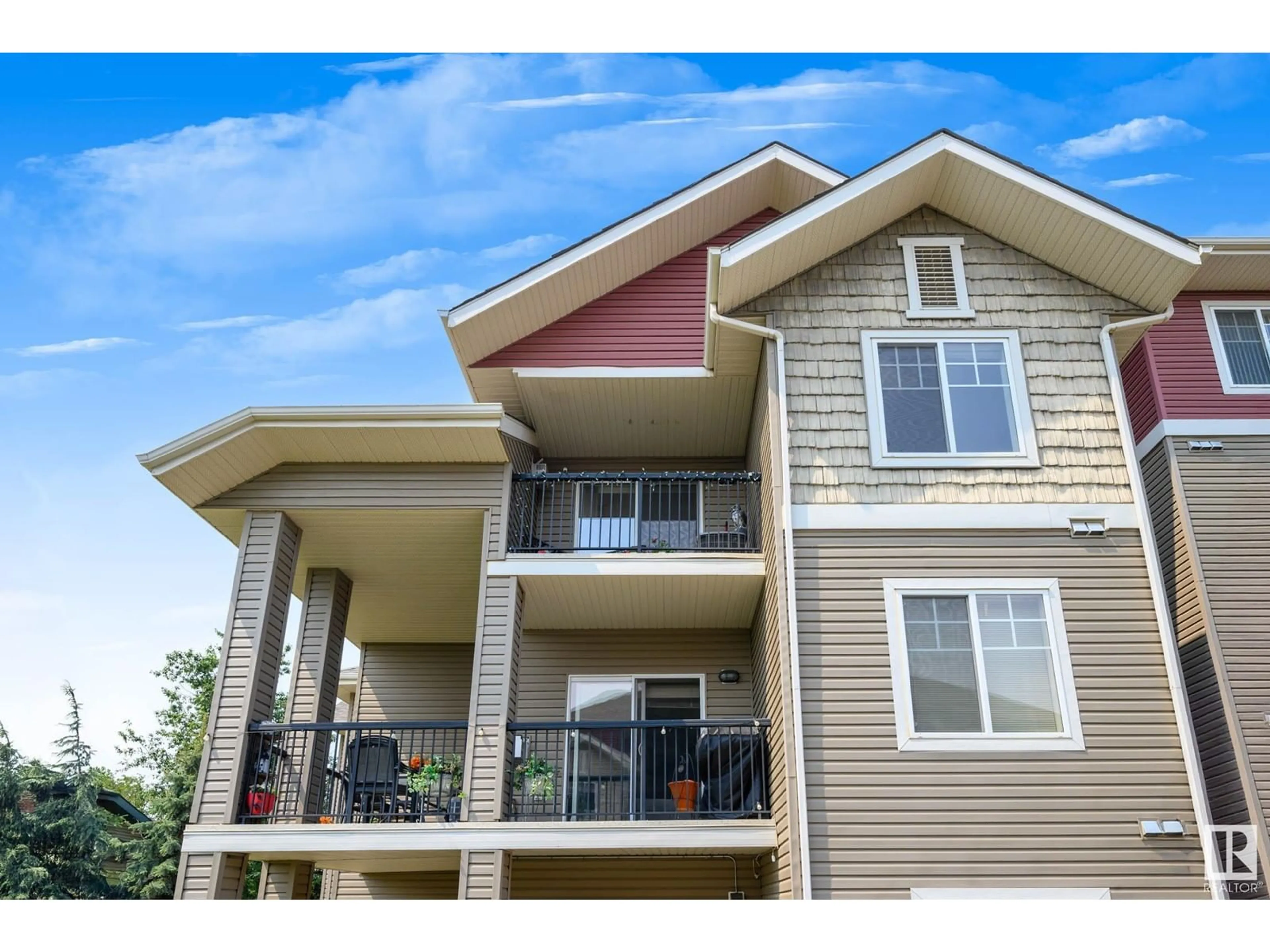 Home with vinyl exterior material, unknown for 321 17415 99 AV, Edmonton Alberta T5T0W8
