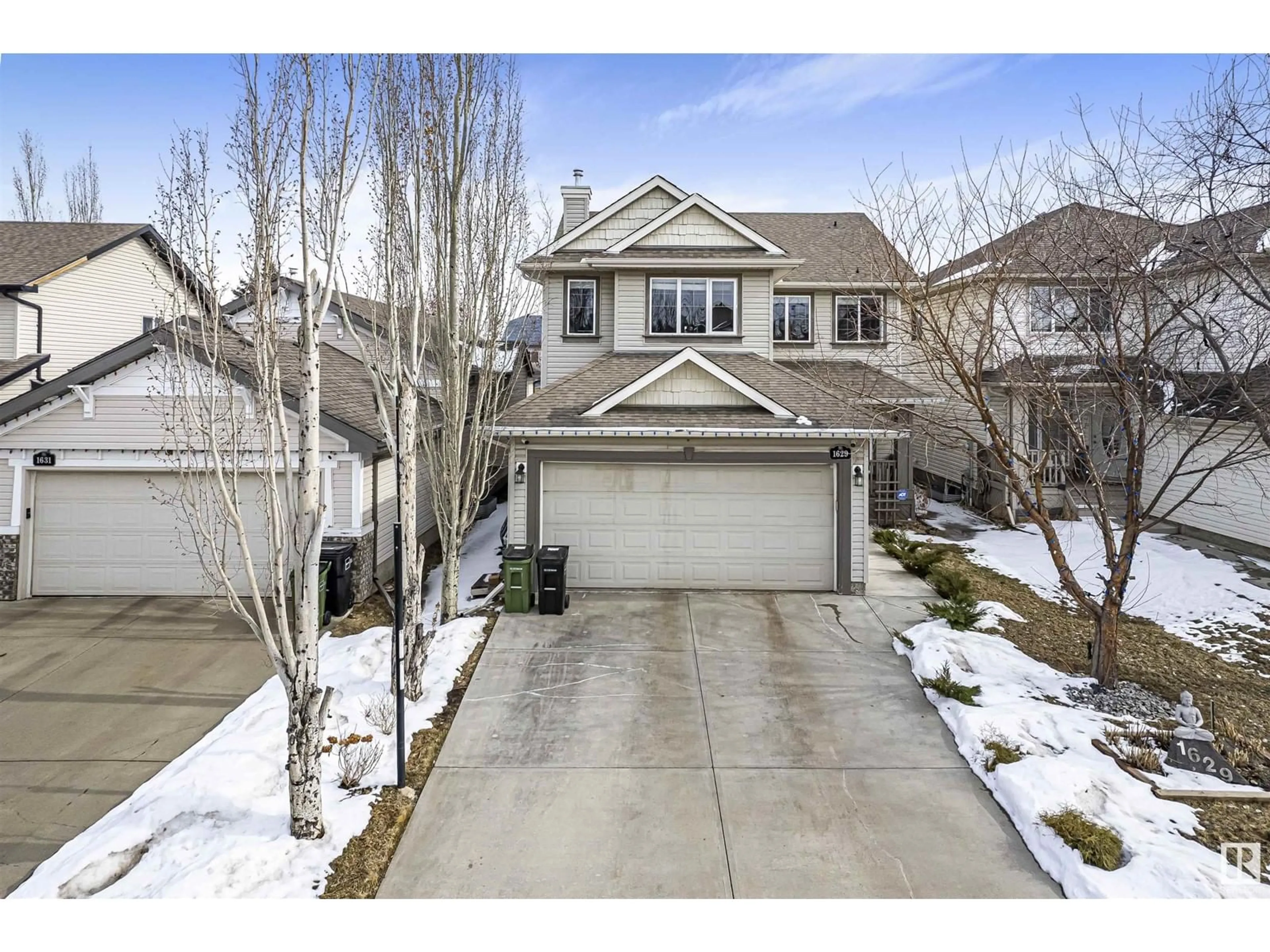 A pic from outside/outdoor area/front of a property/back of a property/a pic from drone, street for 1629 ROBERTSON CL, Edmonton Alberta T6W1K1