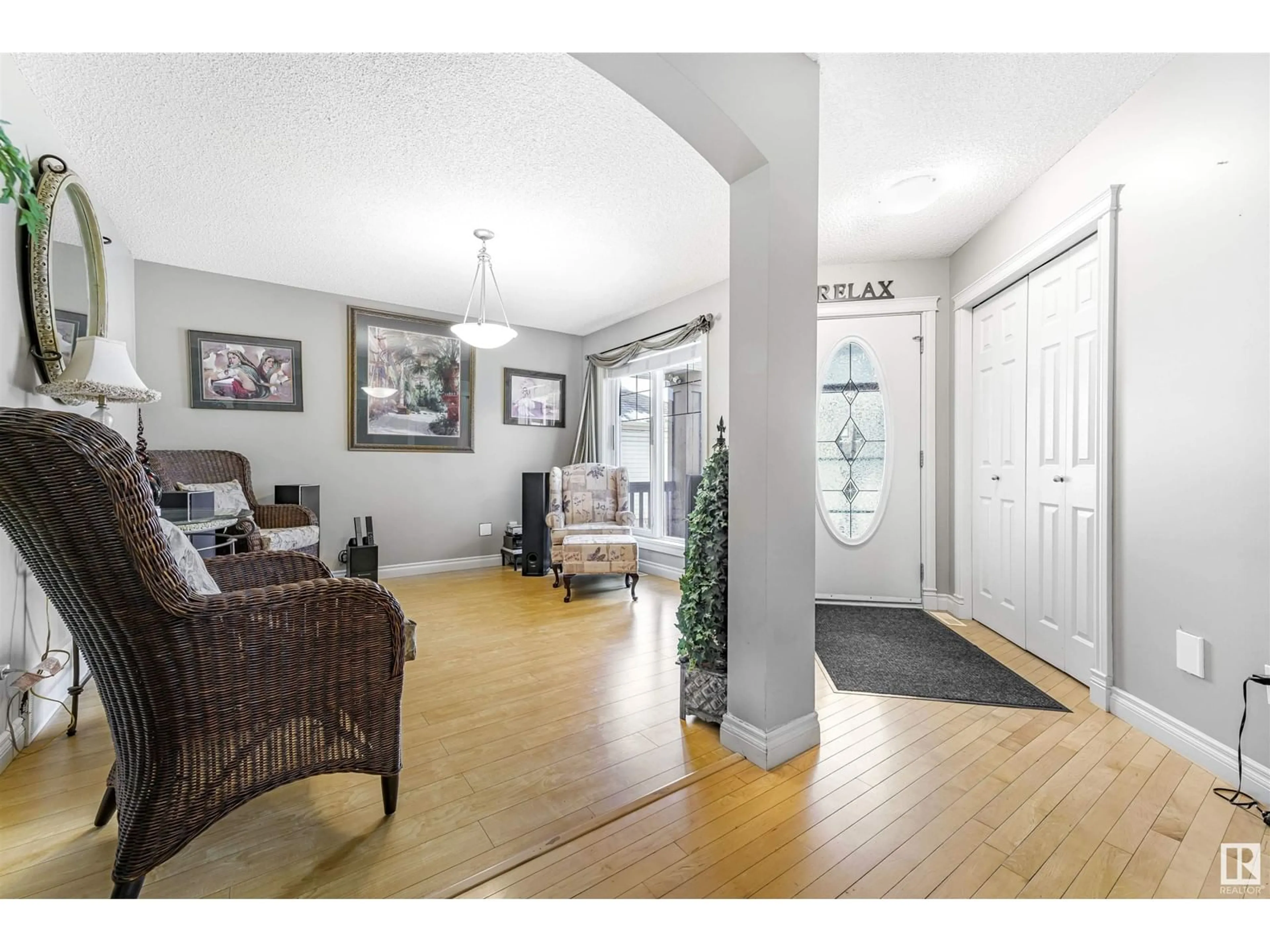 Indoor entryway for 1629 ROBERTSON CL, Edmonton Alberta T6W1K1