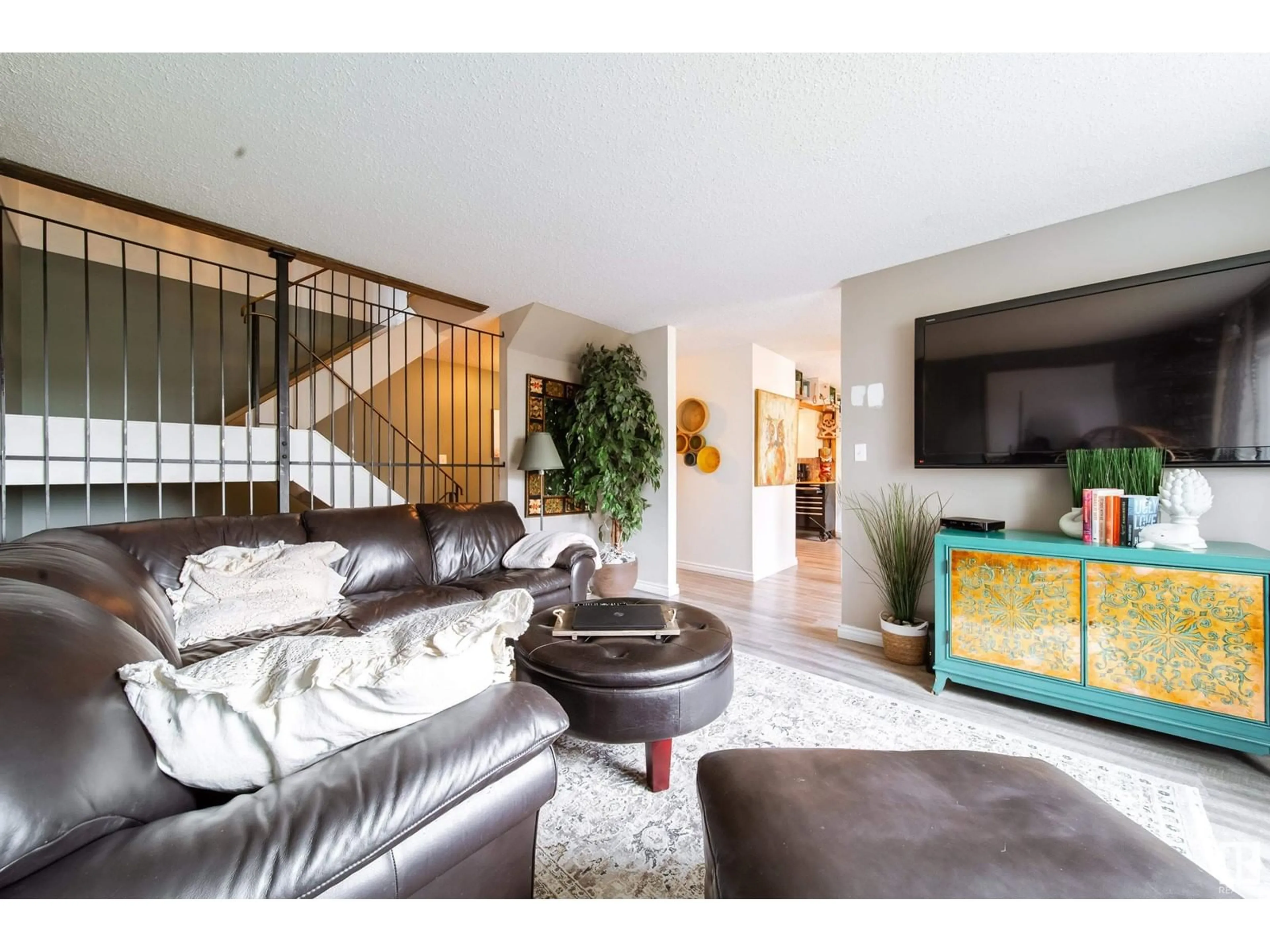 Living room with furniture, unknown for 24 - 650 GRANDIN DR, Morinville Alberta T8R1K5