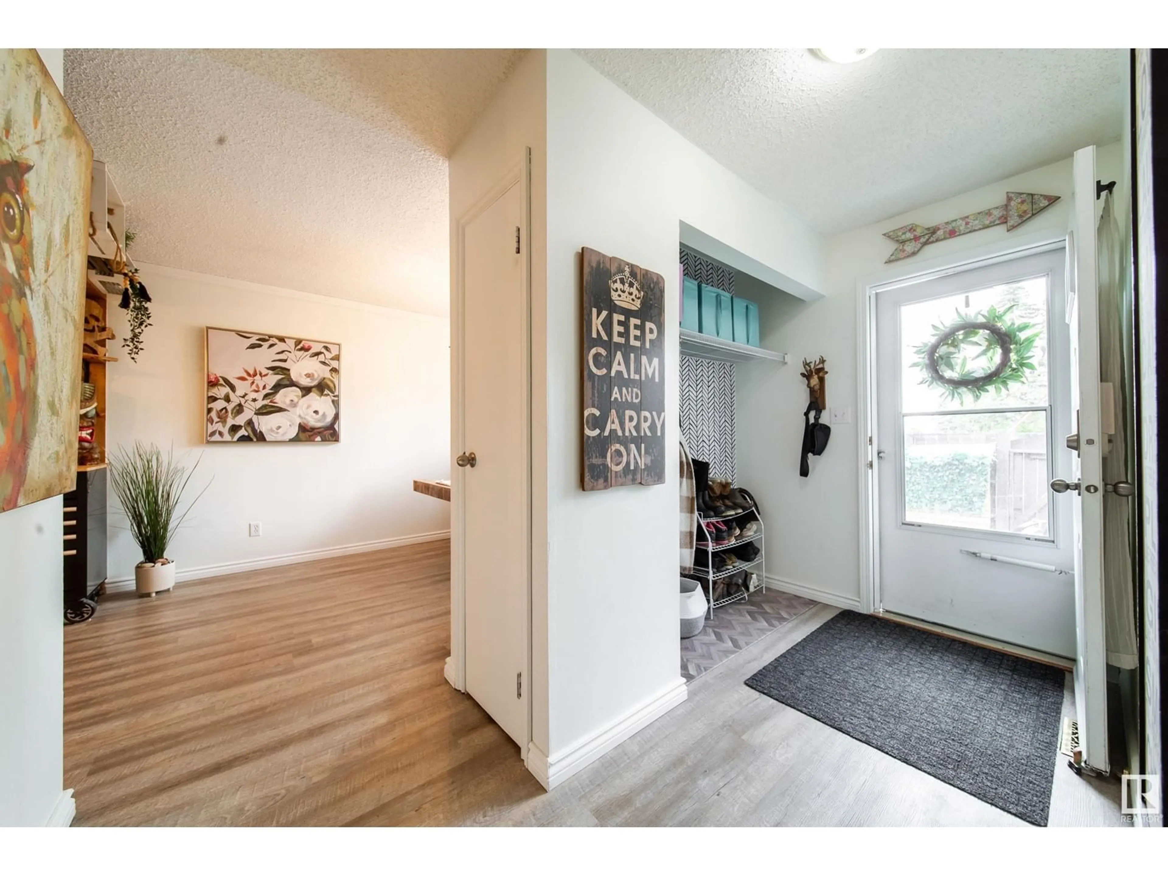 Indoor entryway for 24 - 650 GRANDIN DR, Morinville Alberta T8R1K5