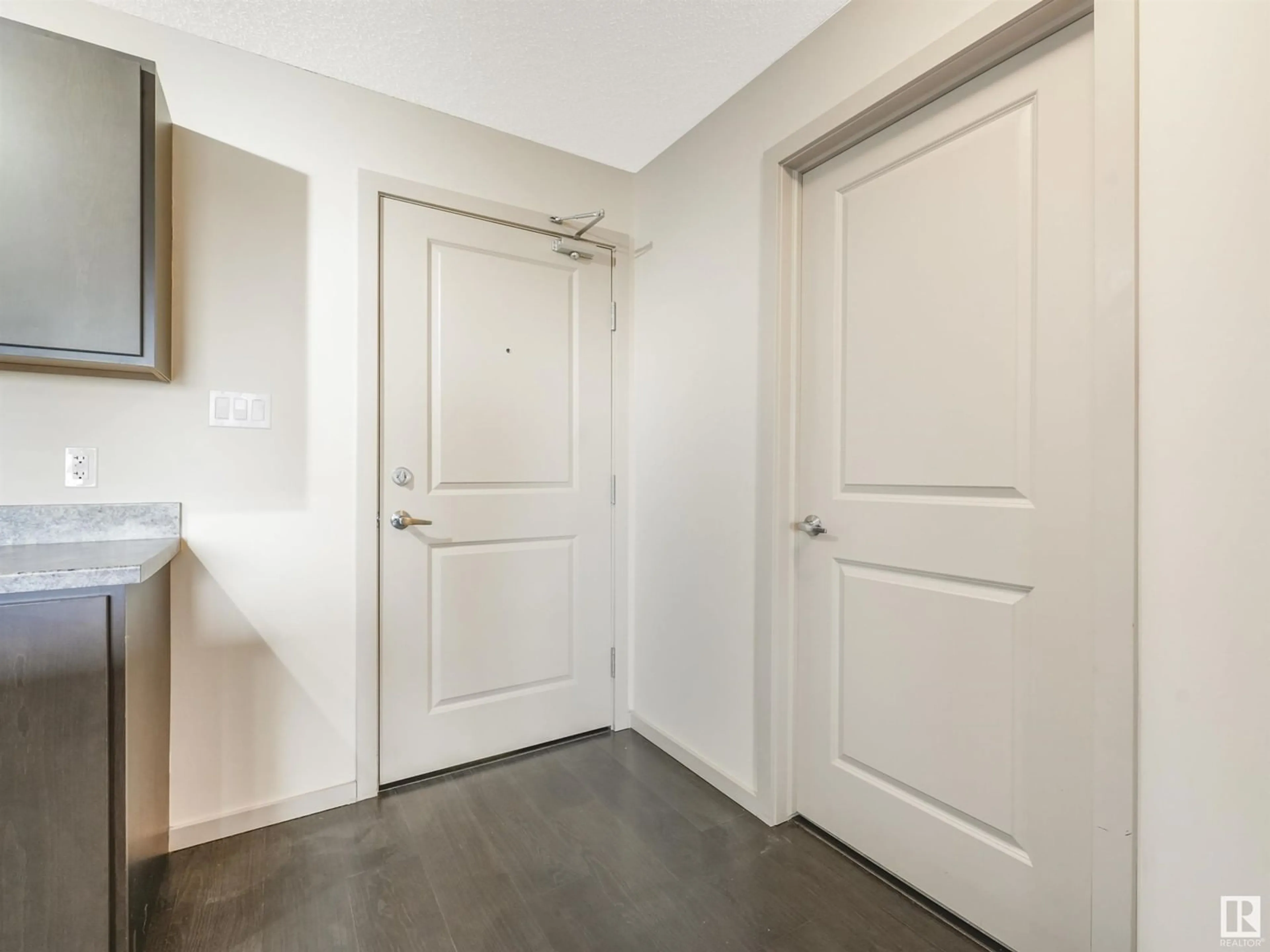 Indoor entryway for #354 - 1196 HYNDMAN RD, Edmonton Alberta T5A0X8