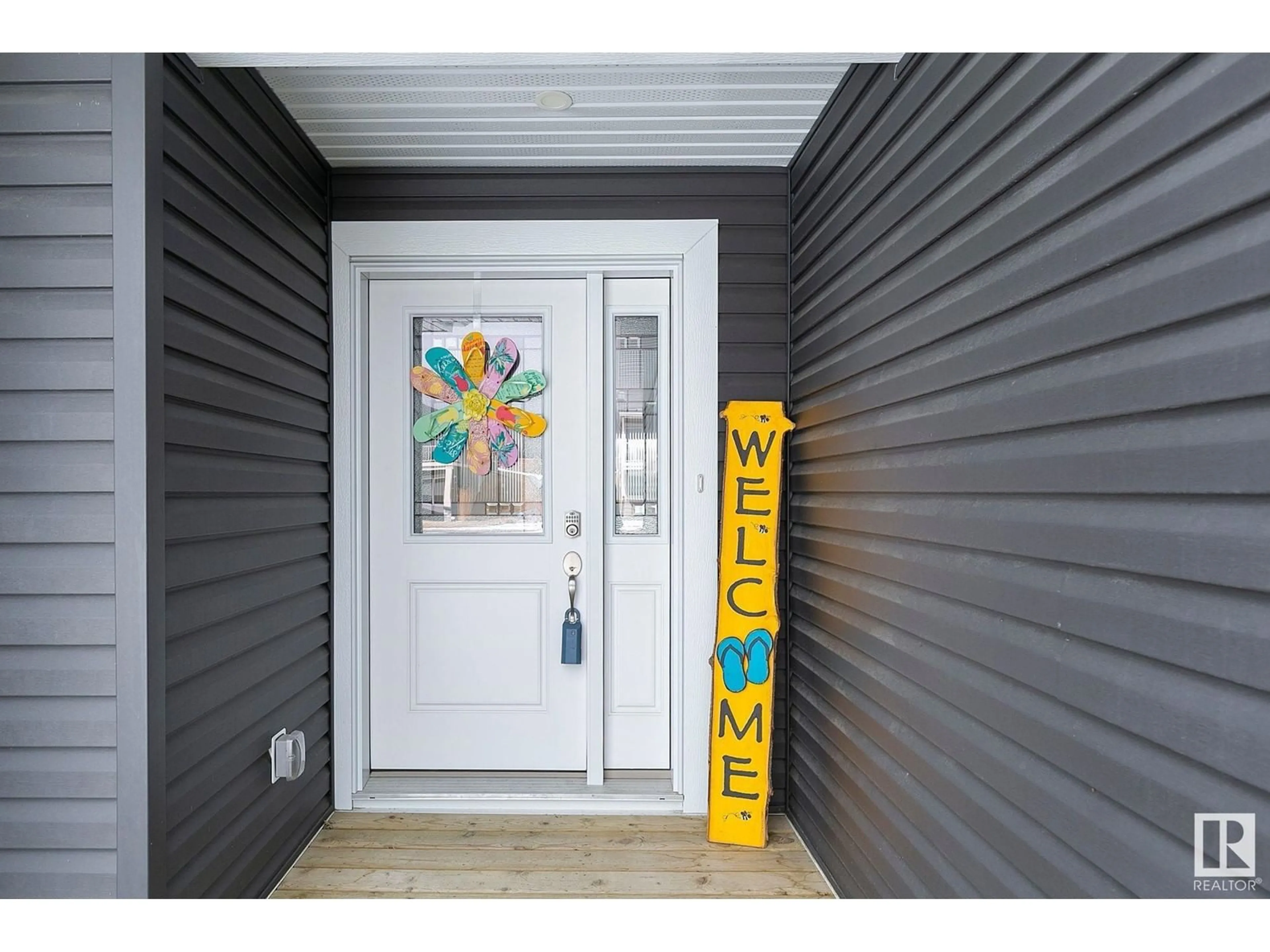 Indoor entryway for #213 - 55101 STE. ANNE TR, Rural Lac Ste. Anne County Alberta T0E0L0