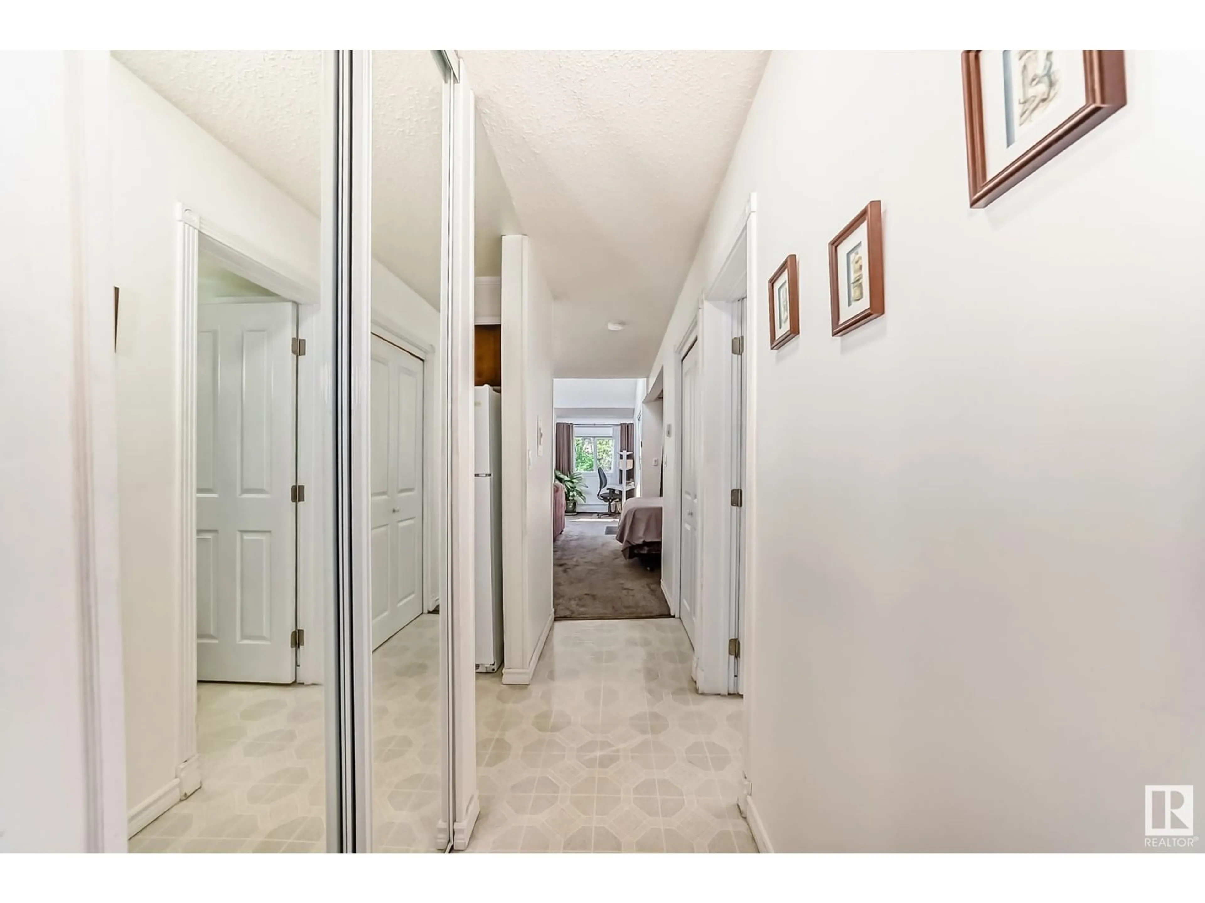 Indoor foyer for #408 - 10139 117 ST, Edmonton Alberta T5K2L3