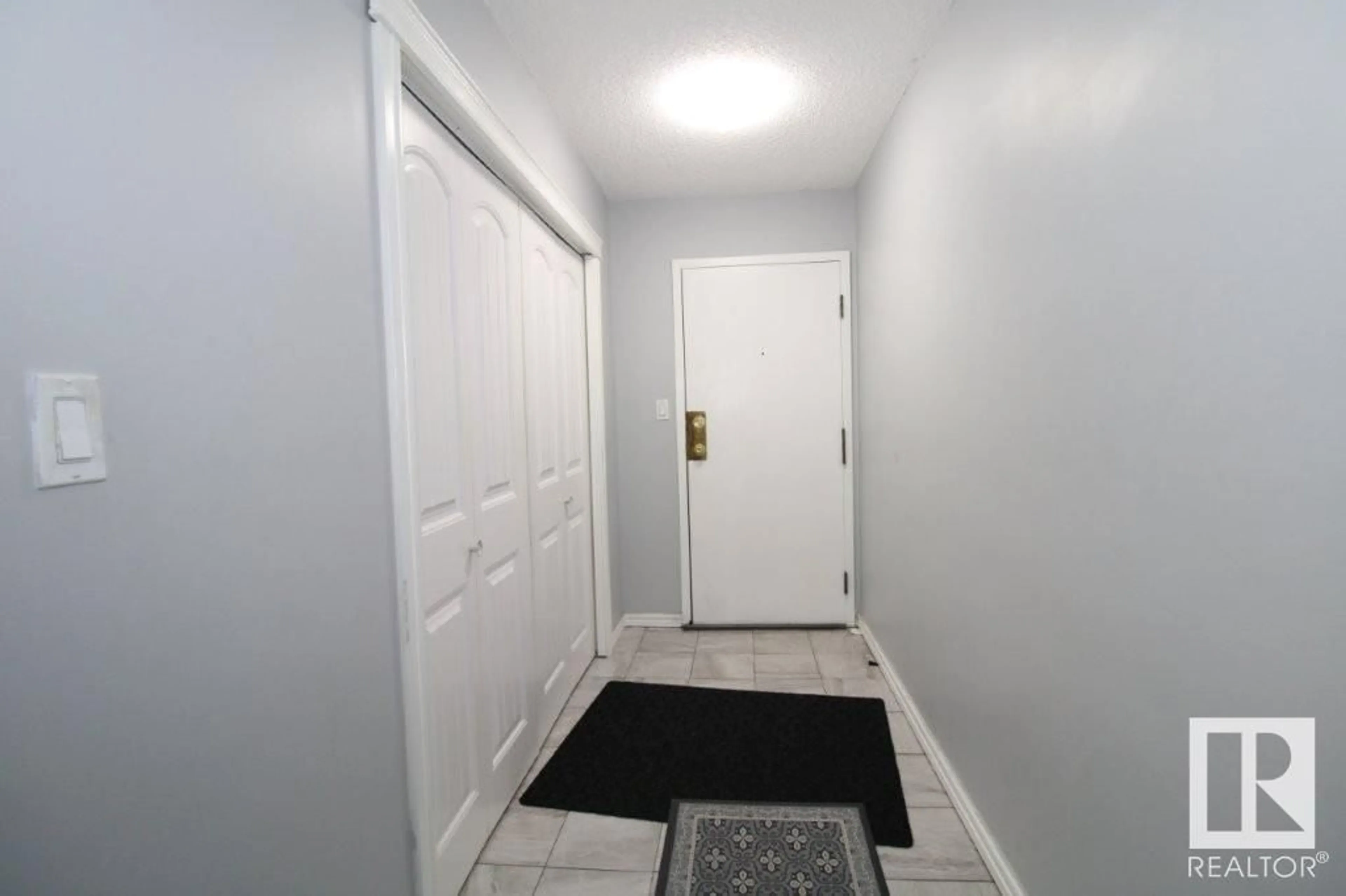 Indoor entryway for #104 - 1620 48 ST, Edmonton Alberta T6L5P1
