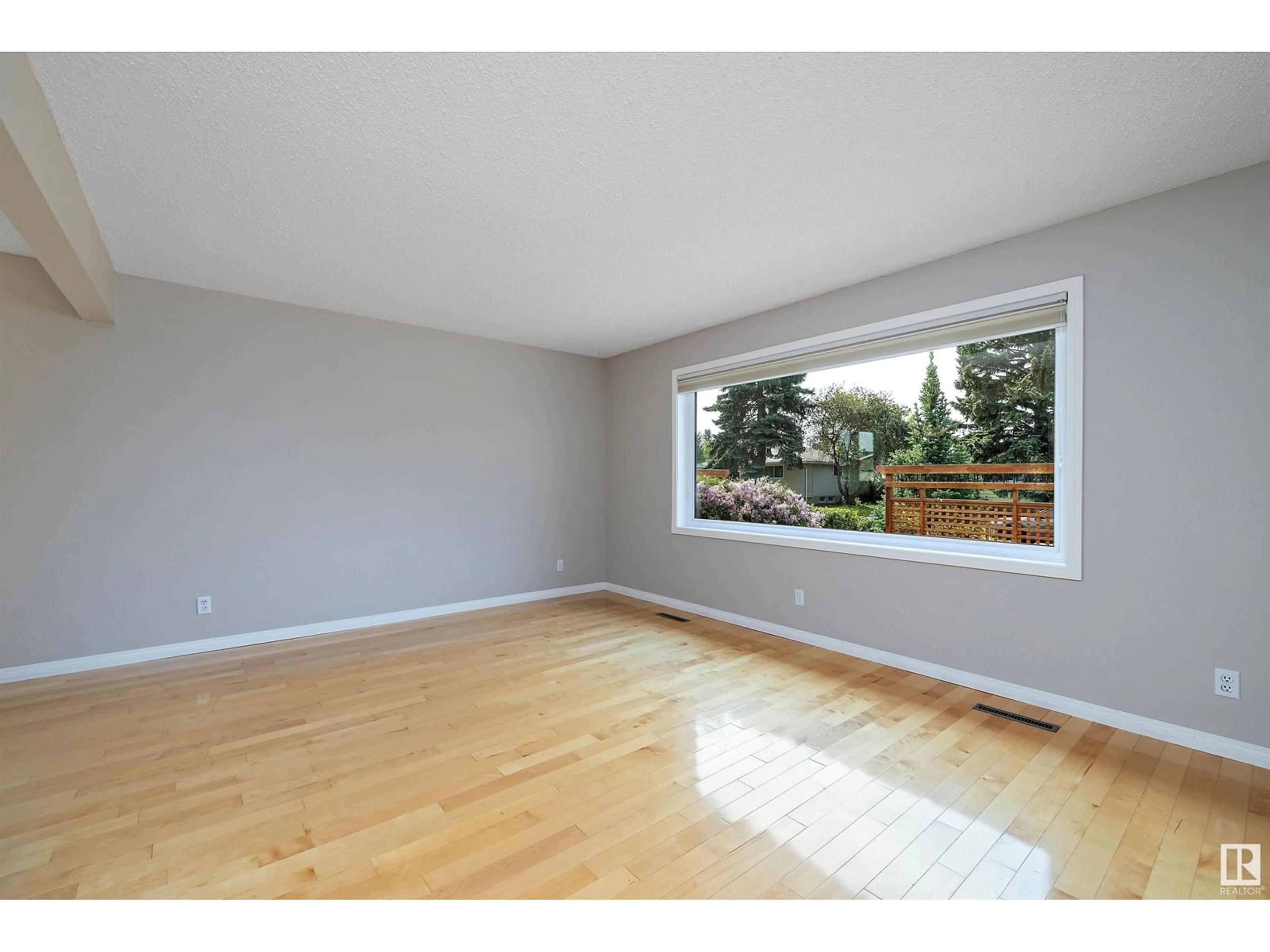 A pic of a room for 11716 39 AV, Edmonton Alberta T6J0M9