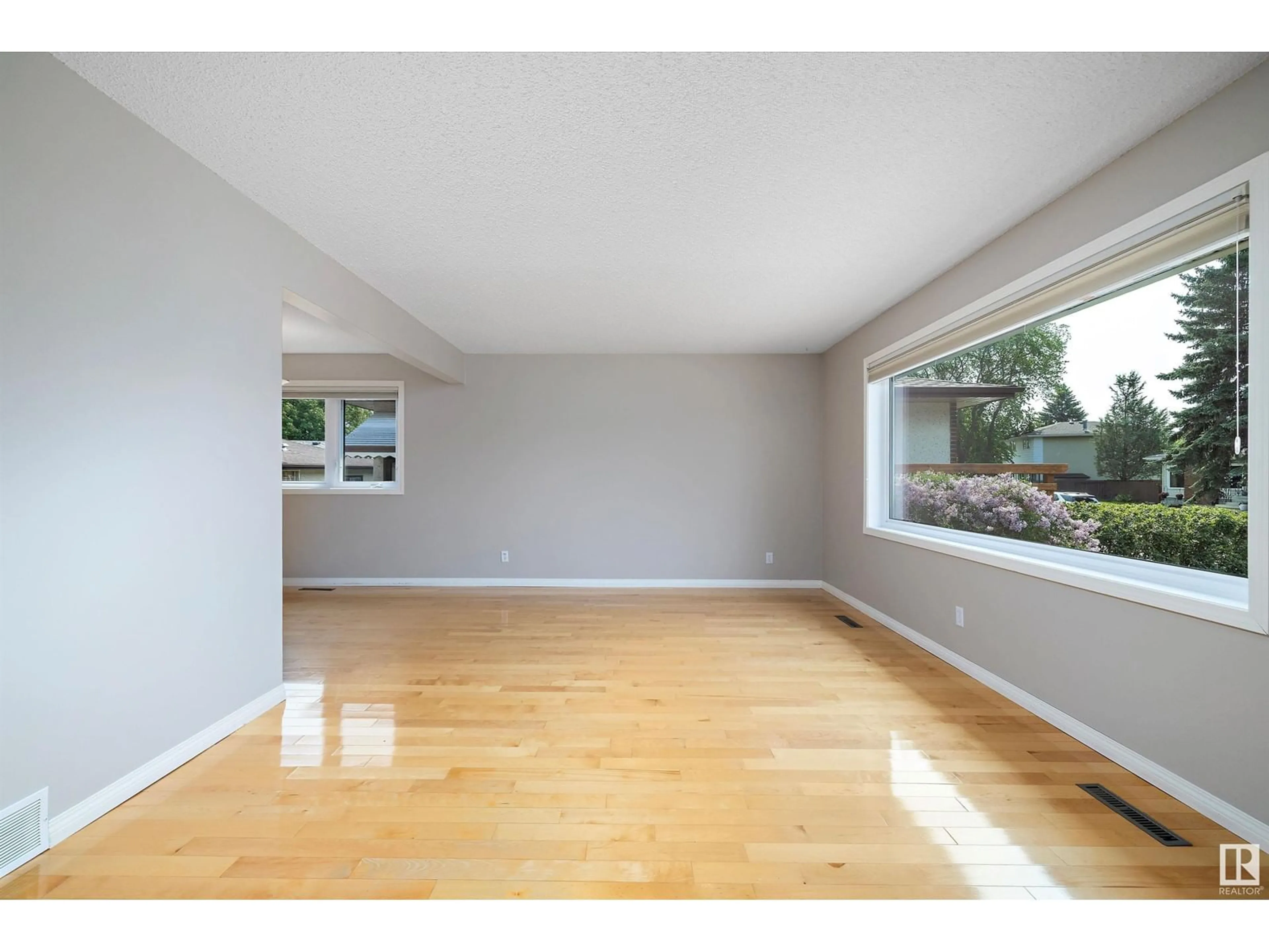 A pic of a room for 11716 39 AV, Edmonton Alberta T6J0M9