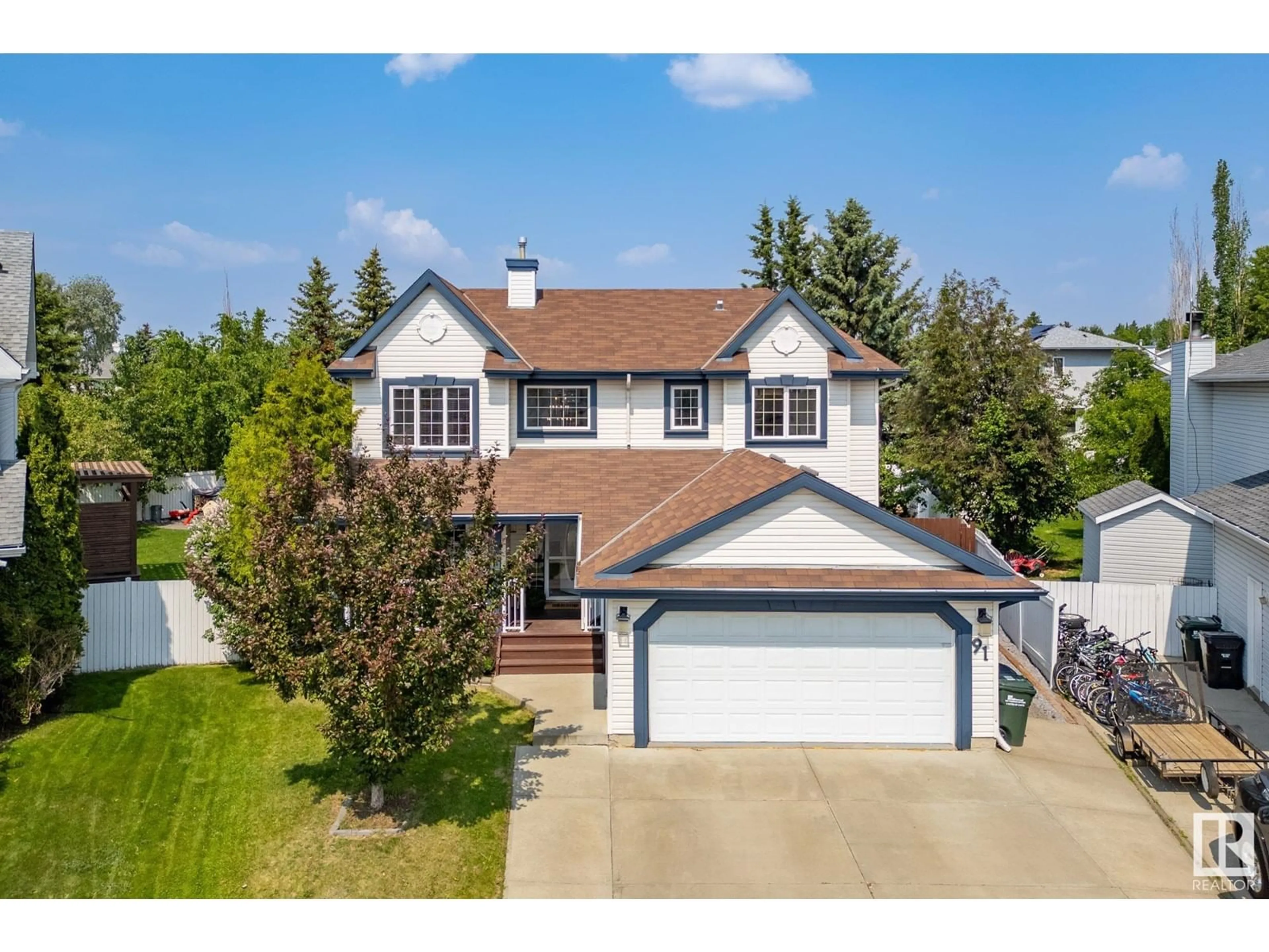 A pic from outside/outdoor area/front of a property/back of a property/a pic from drone, street for 91 COURTENAY TC, Sherwood Park Alberta T2P2M7