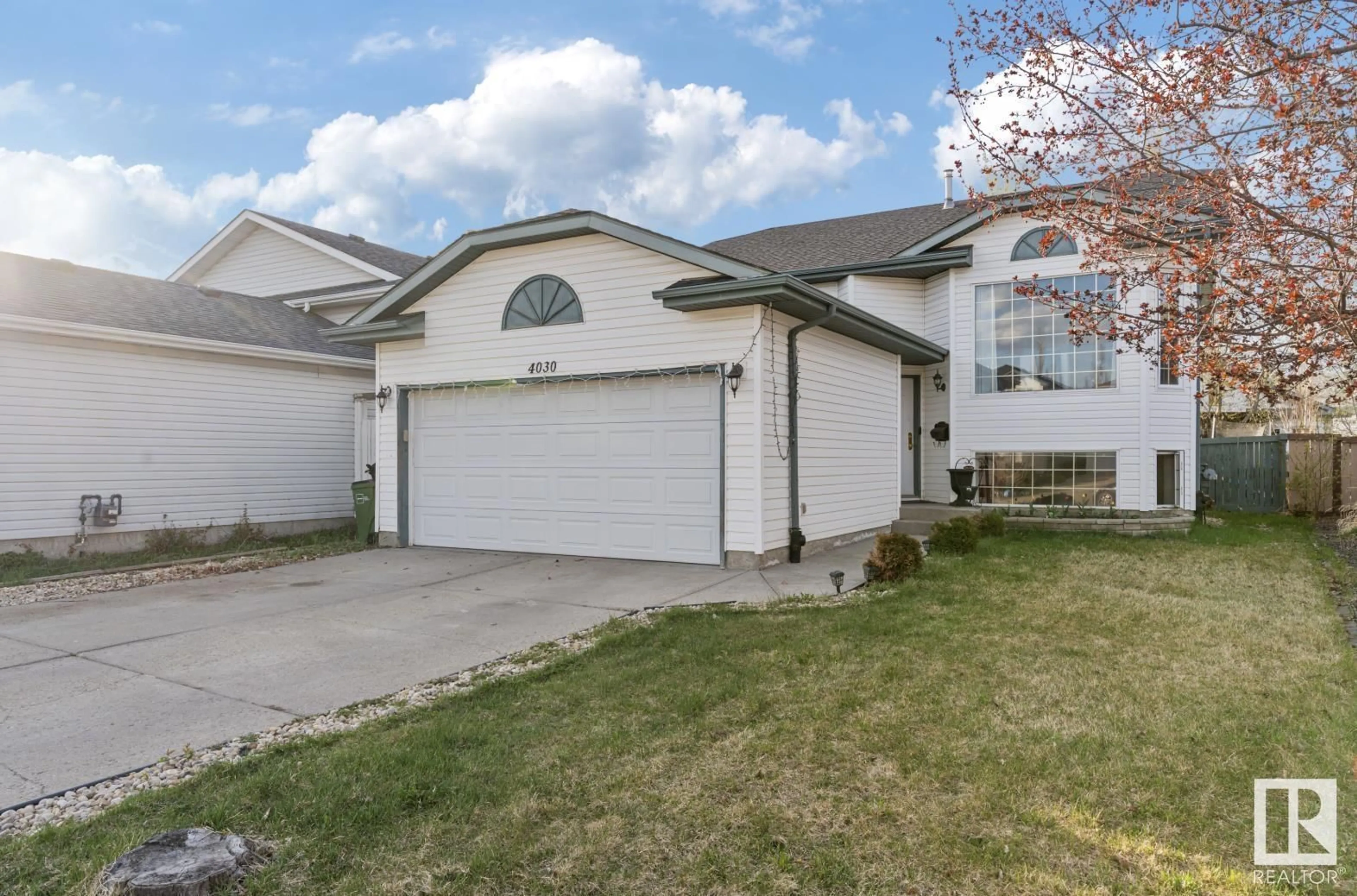 Home with vinyl exterior material, street for 4030 37A AVENUE, Edmonton Alberta T6L7A1