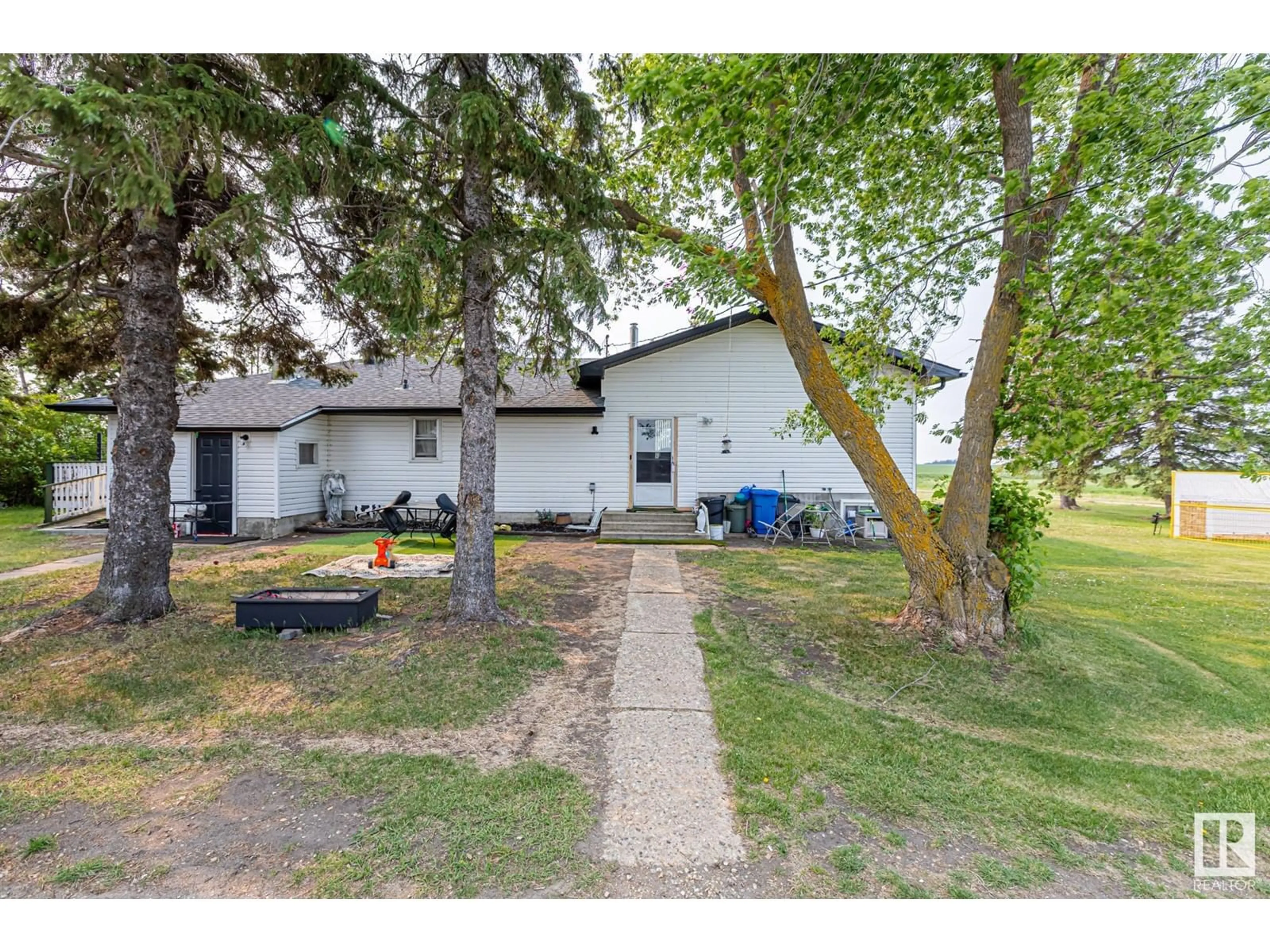 A pic from outside/outdoor area/front of a property/back of a property/a pic from drone, unknown for 25218 SH 651, Rural Sturgeon County Alberta T0G1L2