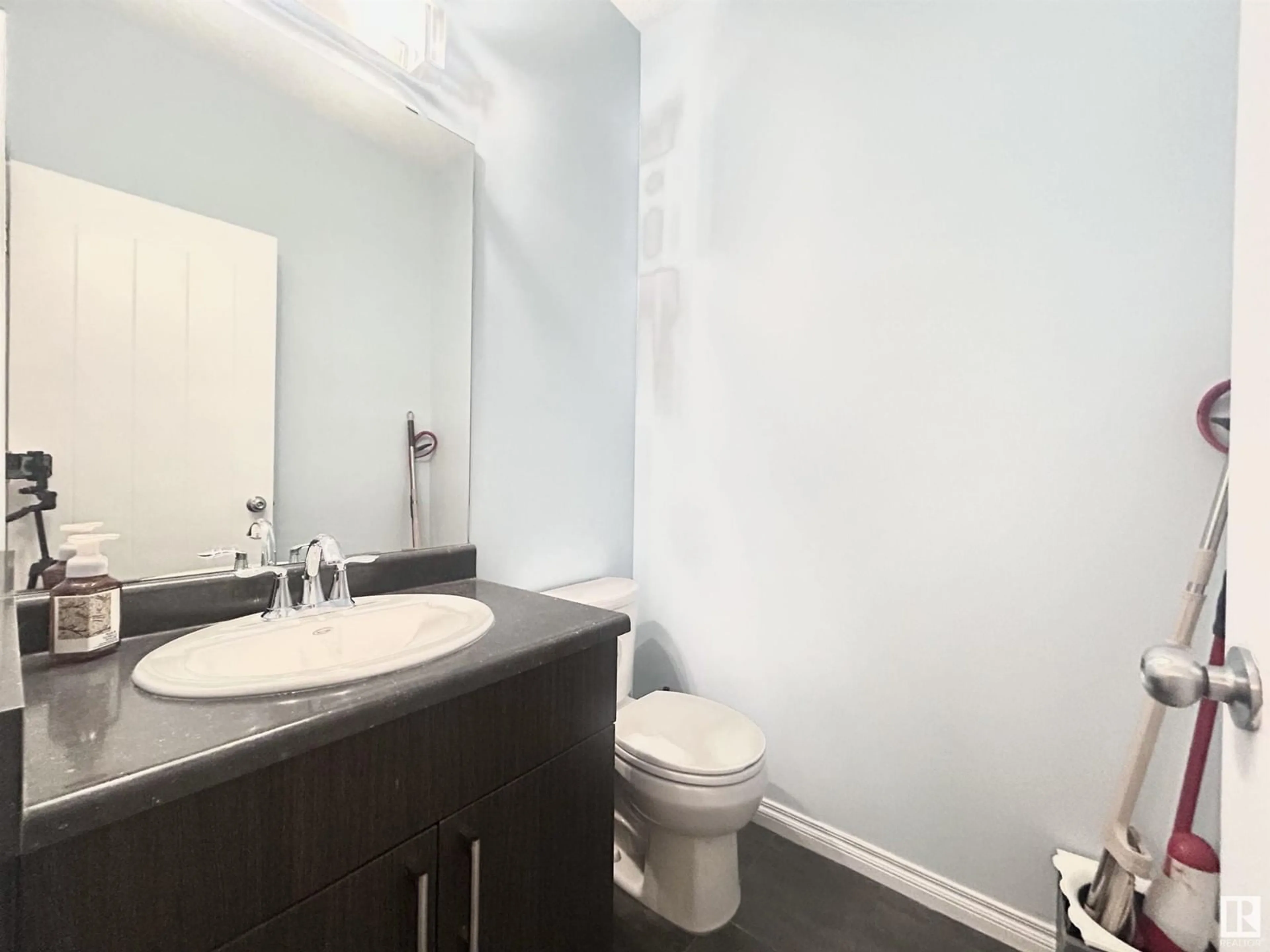 A pic of a room for SW - 3805 CLAXTON CL, Edmonton Alberta T6W1Y5