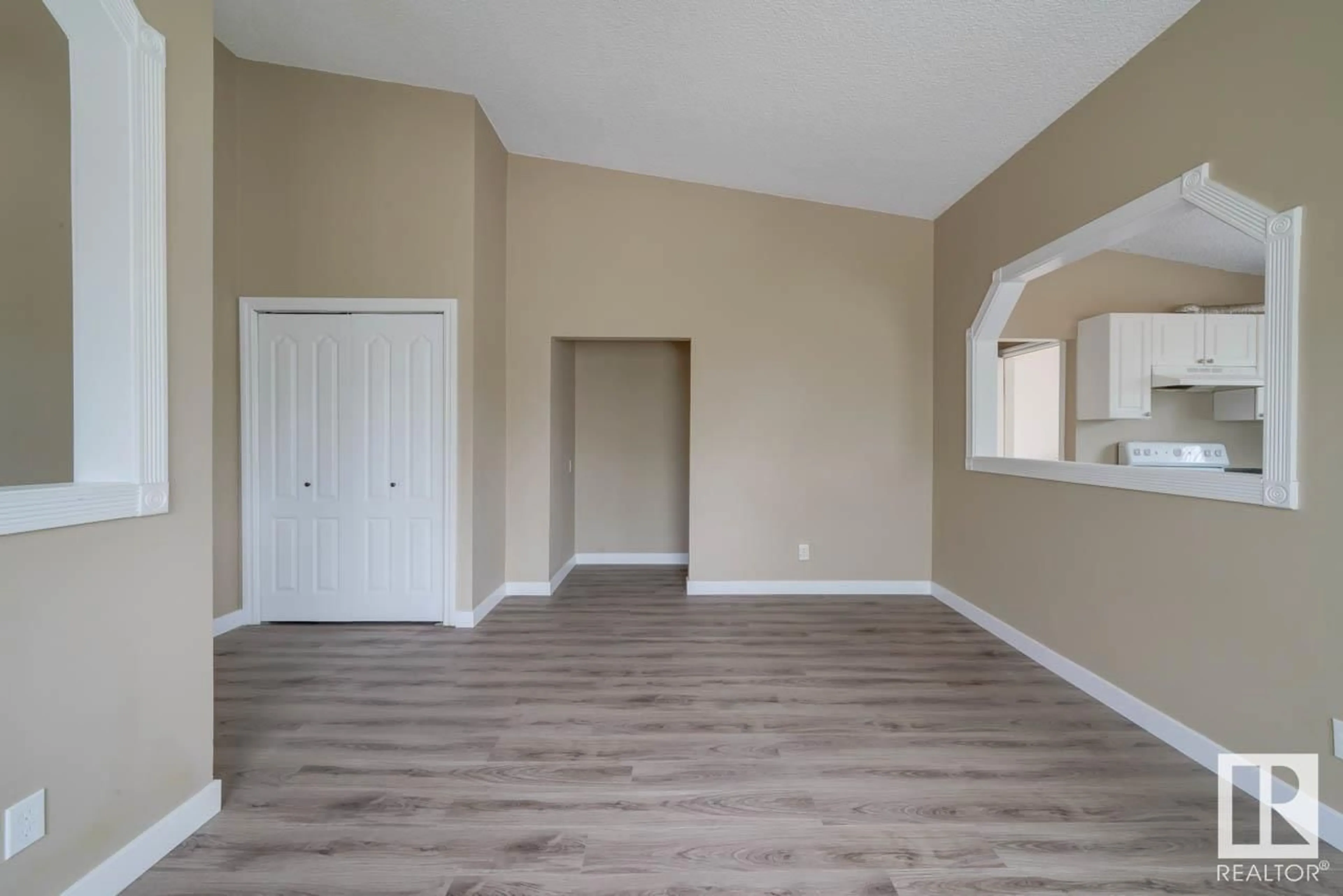 A pic of a room for 9516 - 9518 127 AV, Edmonton Alberta T5E0B6