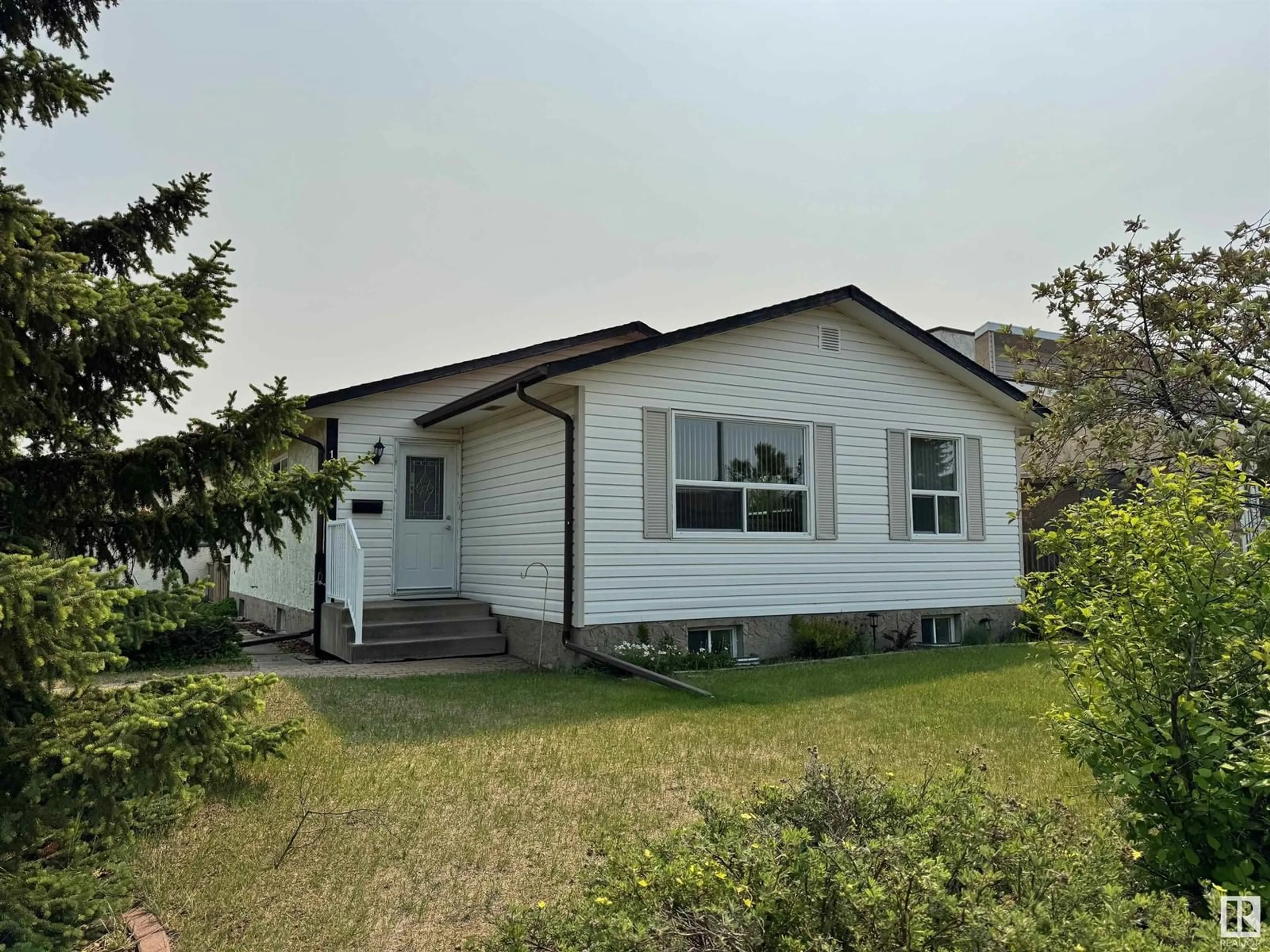 Home with vinyl exterior material, unknown for 10109 87 ST, Morinville Alberta T8R1B8