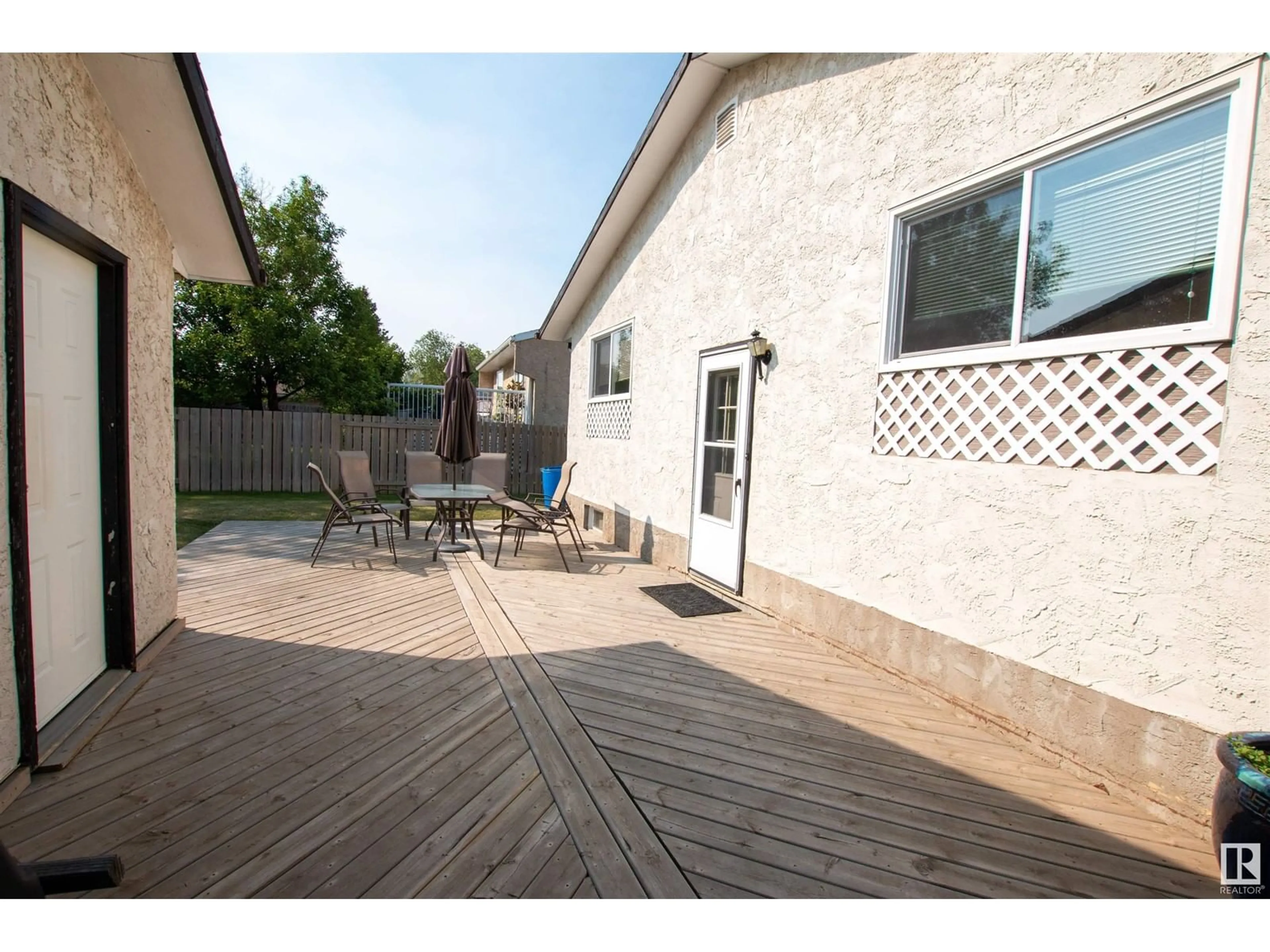 Patio, street for 10109 87 ST, Morinville Alberta T8R1B8