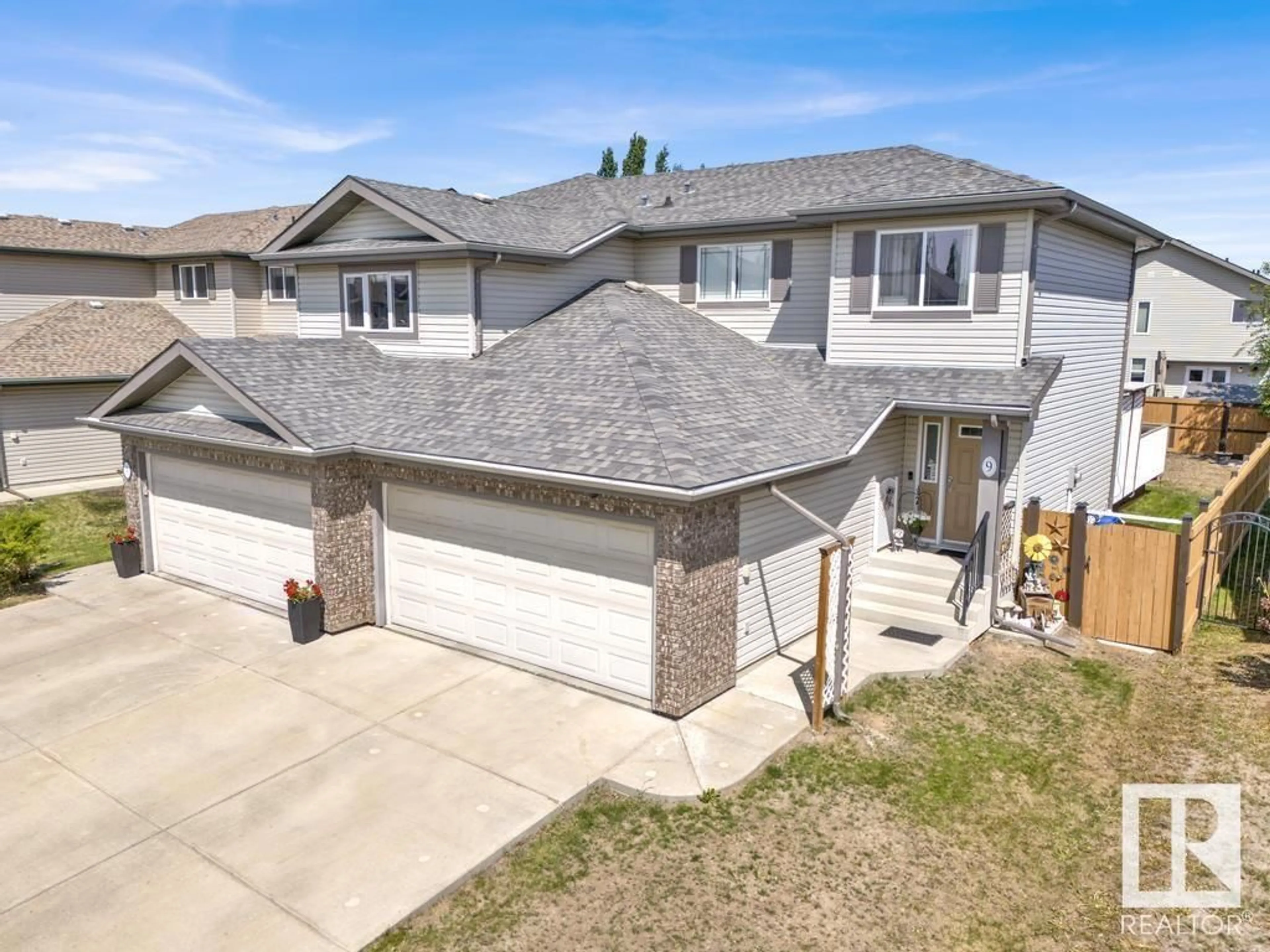 A pic from outside/outdoor area/front of a property/back of a property/a pic from drone, street for 9 NORELLE TC, St. Albert Alberta T8N3V1