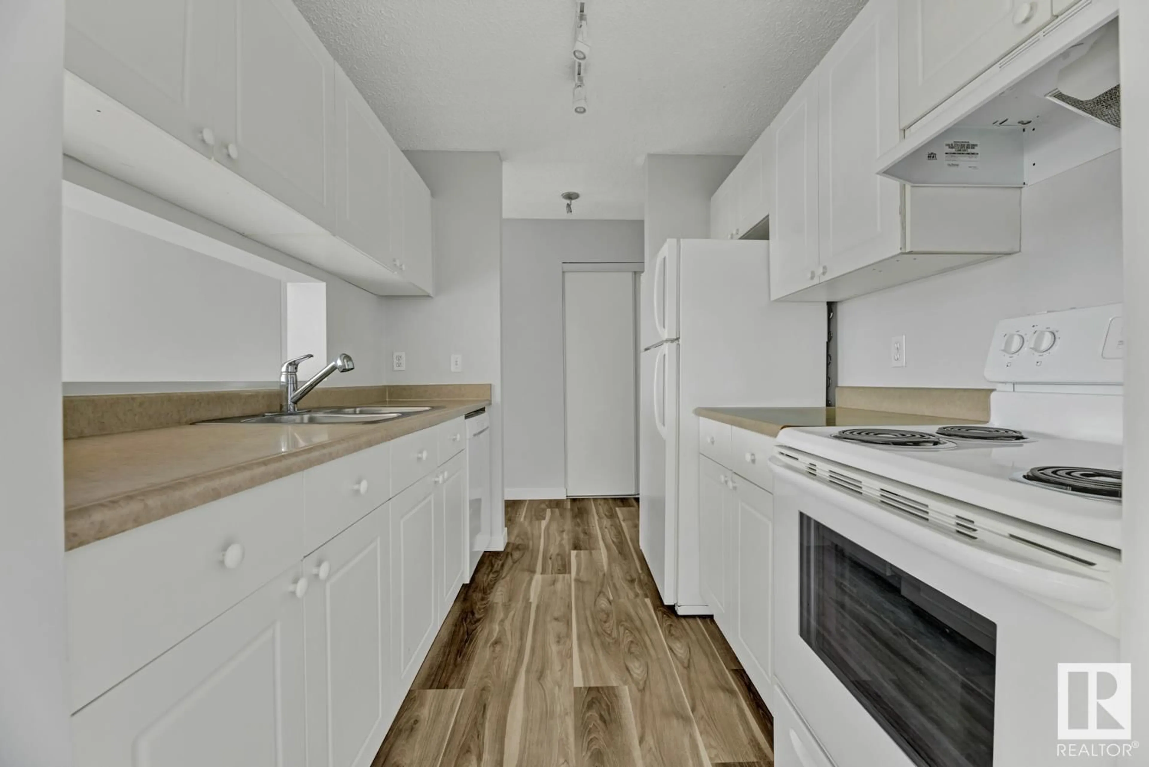 Standard kitchen, unknown for 2520 - 439 50 ST NW, Edmonton Alberta T6L7A8
