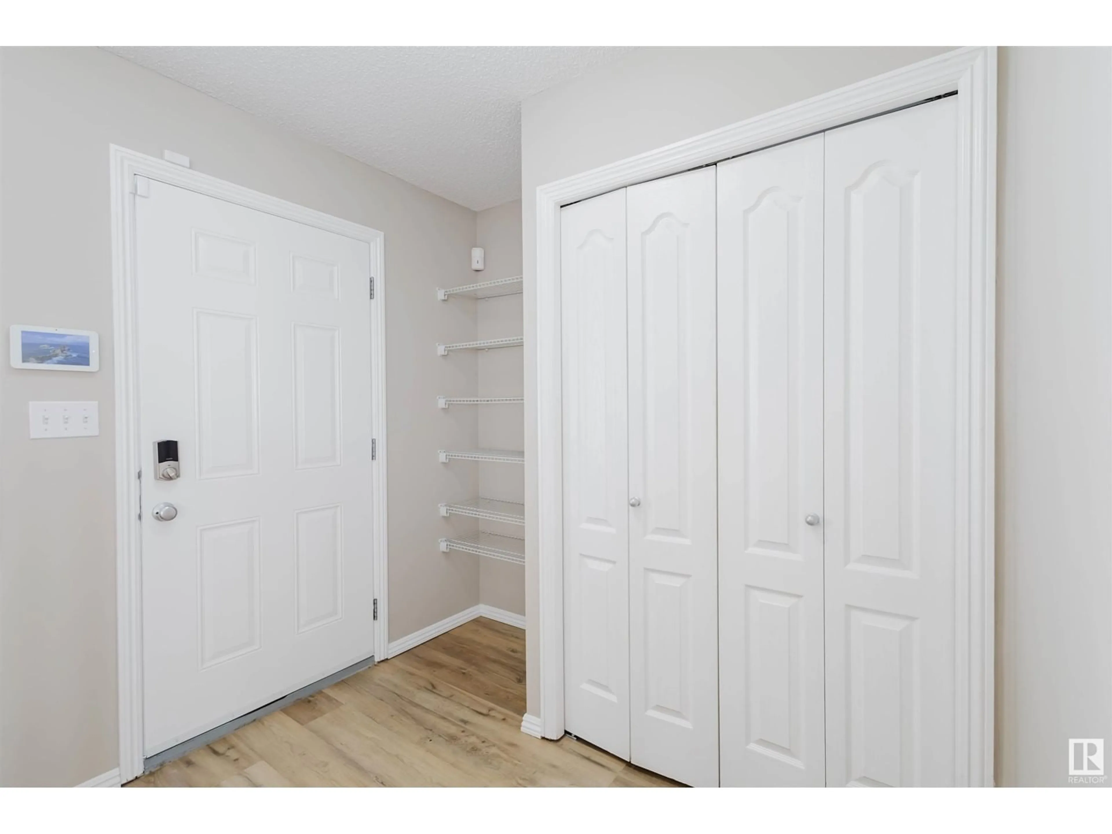 Indoor entryway for 2611 HANNA CR, Edmonton Alberta T6R3C9