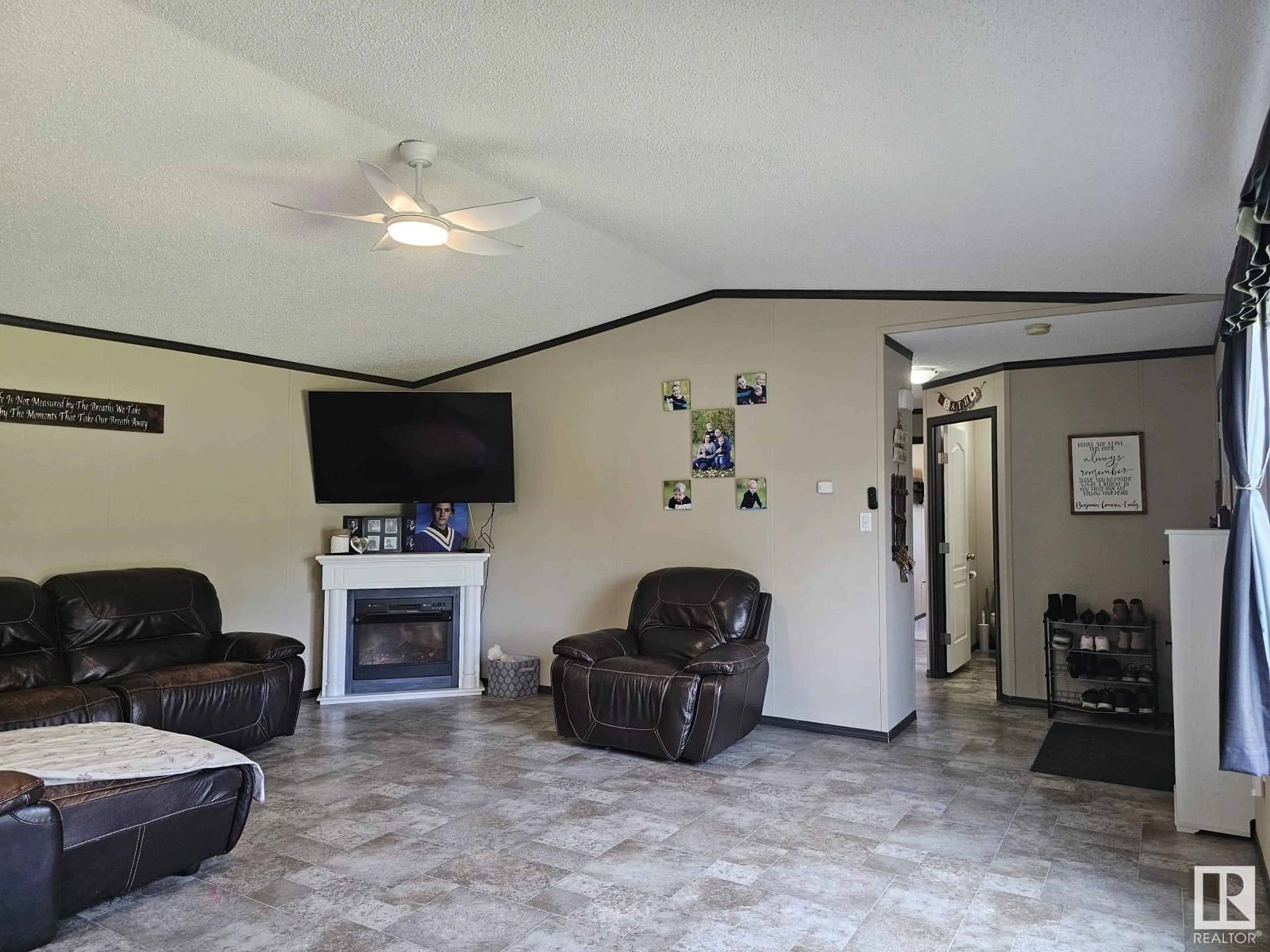 Living room with furniture, ceramic/tile floor for 49301 - 381 RANGE ROAD 80, Rural Brazeau County Alberta T7A1L7