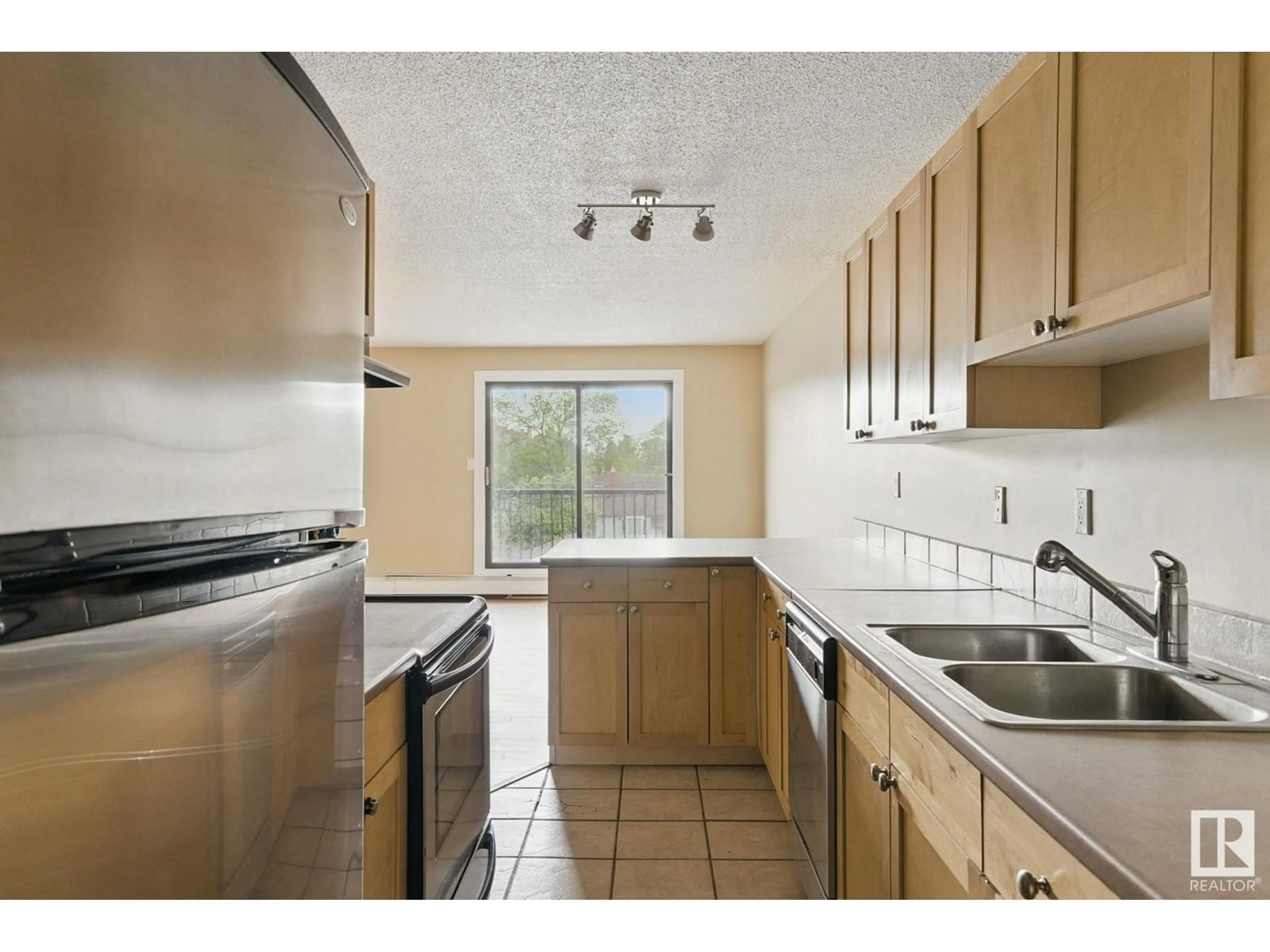 Standard kitchen, unknown for 304 - 10917 109 ST NW, Edmonton Alberta T5H3C2