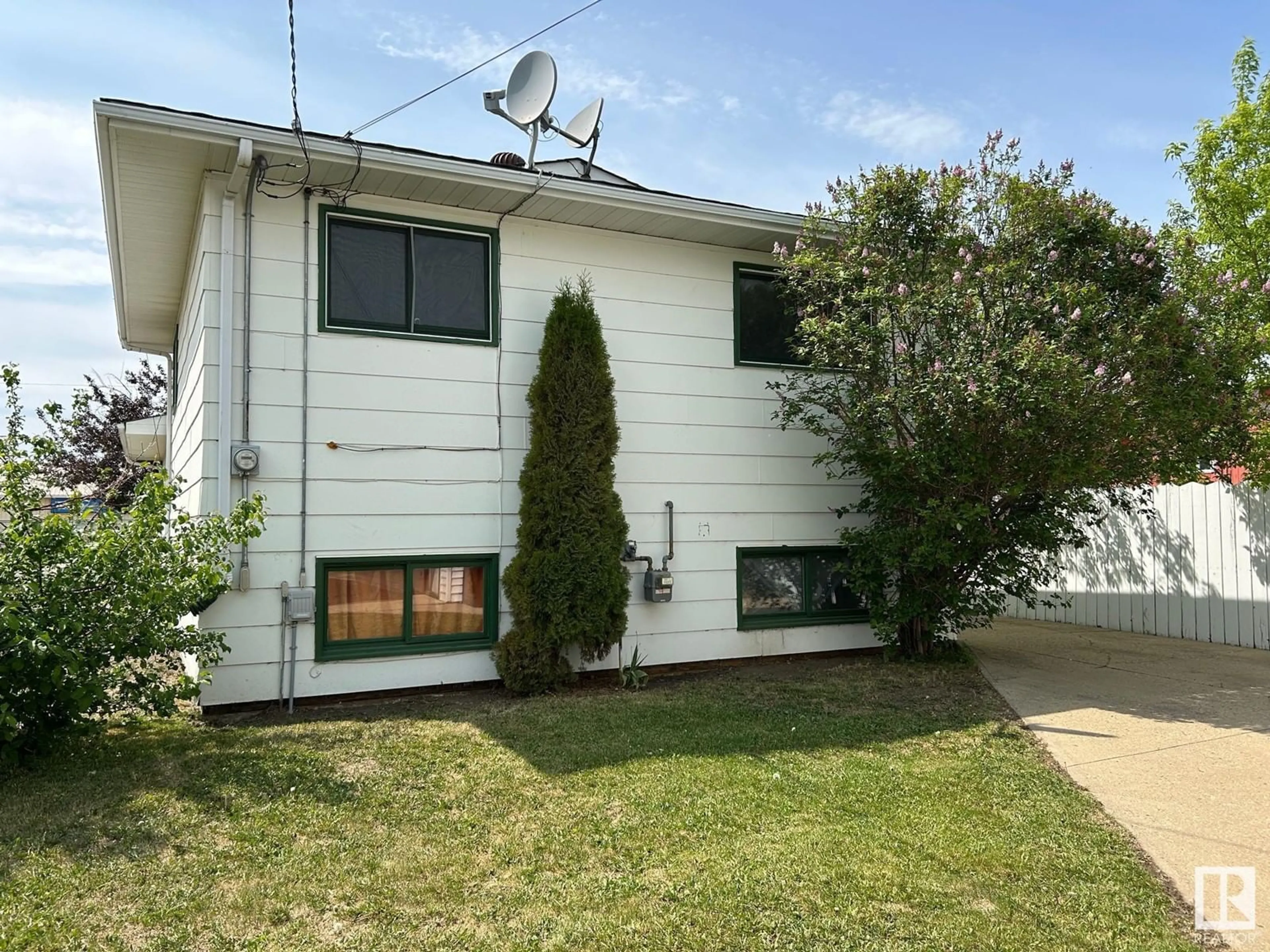 Home with vinyl exterior material, street for 809 2 ST, Thorhild Alberta T0A3J0