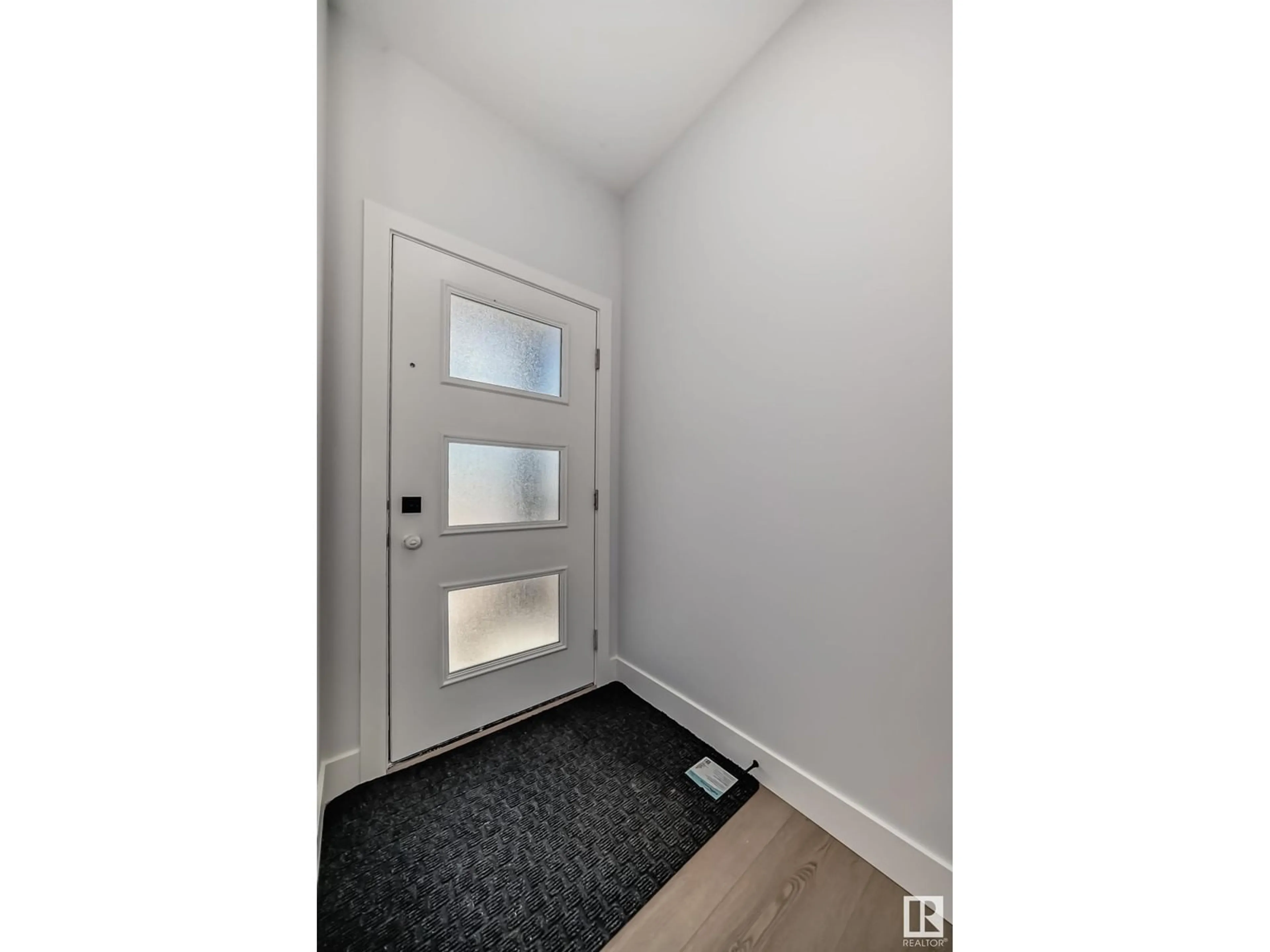 Indoor entryway for 47 WAVERLY WY, Fort Saskatchewan Alberta T8L0Z8