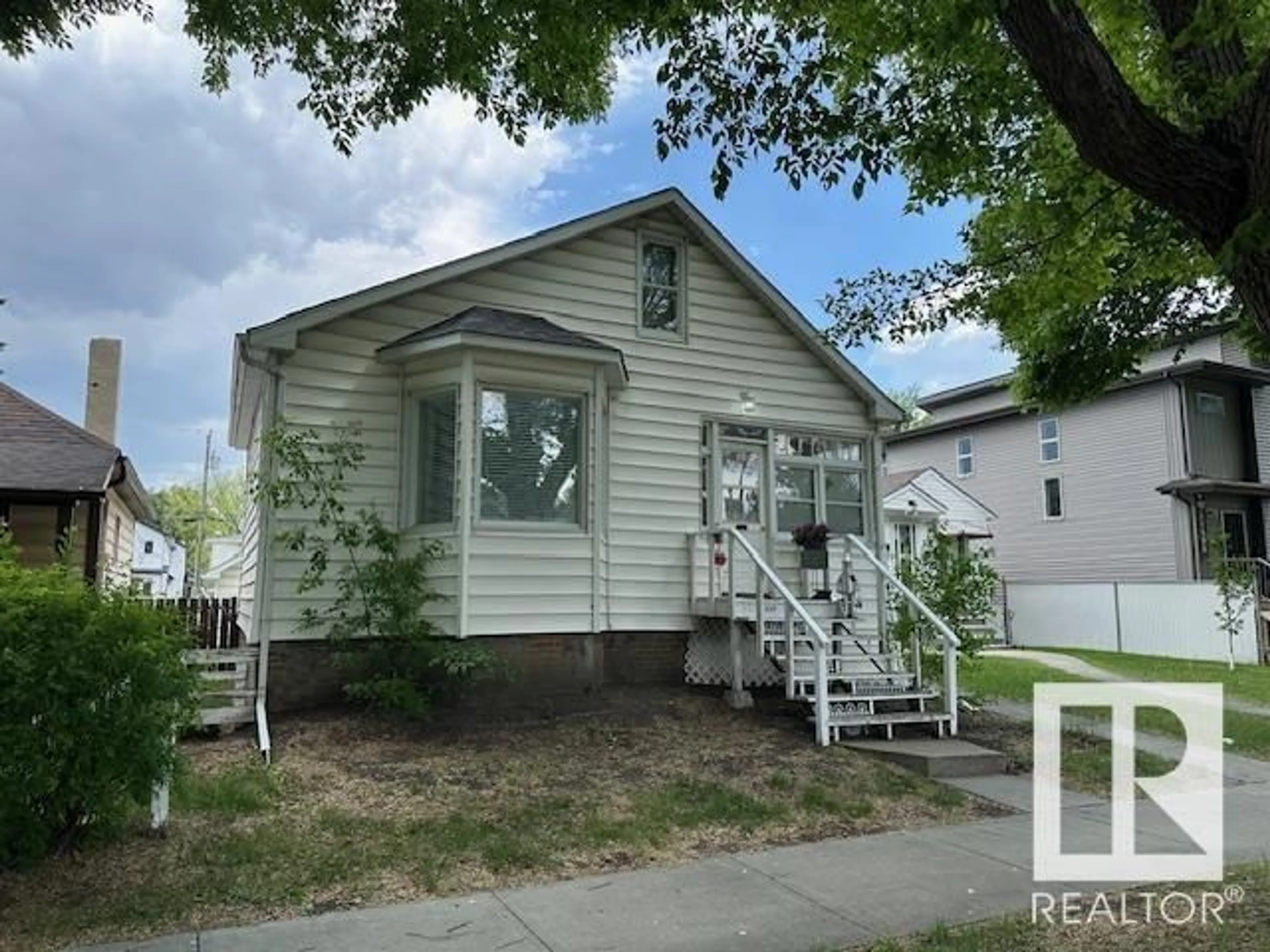 Home with vinyl exterior material, street for 11509 88 ST, Edmonton Alberta T5B3R2