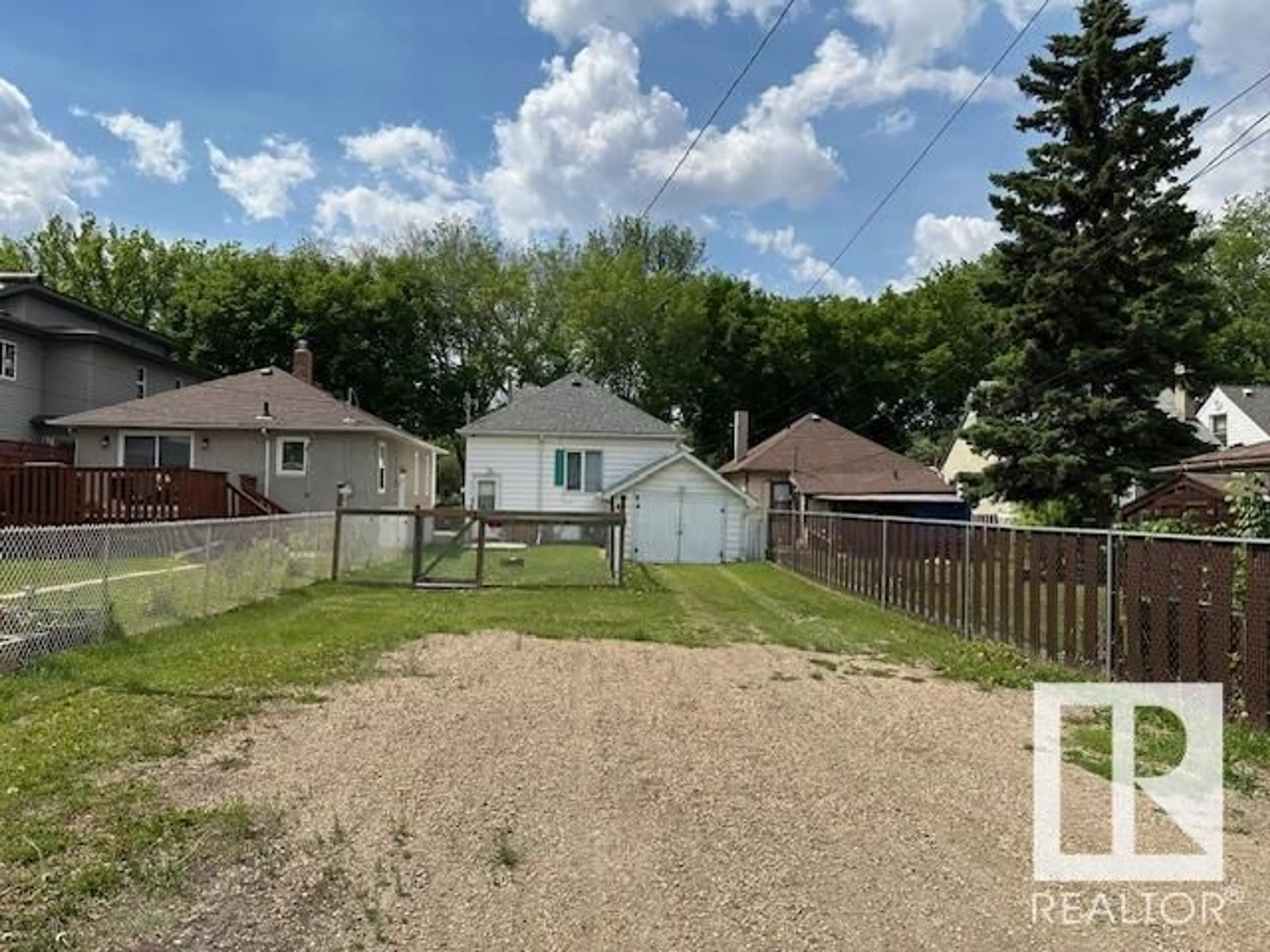 A pic from outside/outdoor area/front of a property/back of a property/a pic from drone, street for 11509 88 ST, Edmonton Alberta T5B3R2