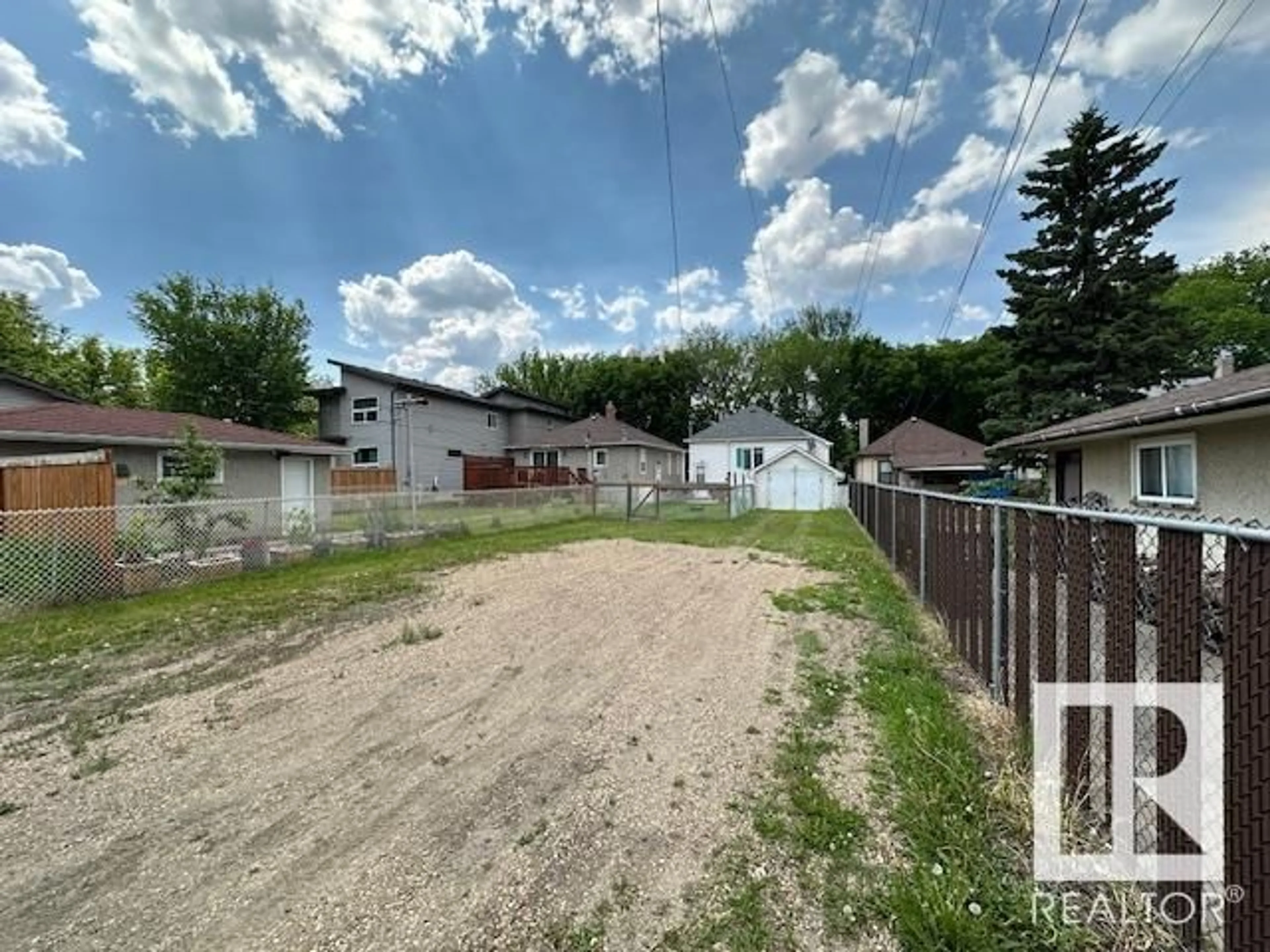 Shed for 11509 88 ST, Edmonton Alberta T5B3R2